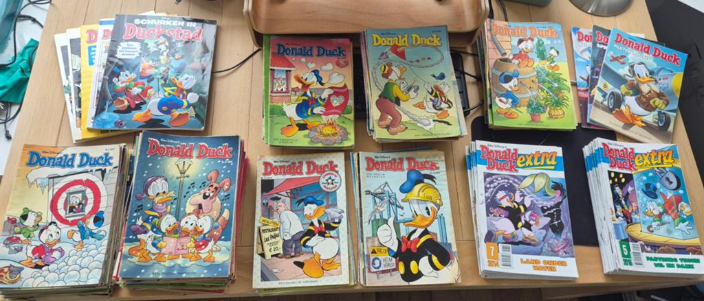 275 Donald Duck strips! Grote krat vol, Meerdere stripboeken, Ophalen, Gelezen