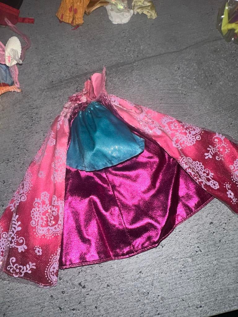 624 Barbie rokje - Roze met blauw en glitter, Verzamelen, Poppen, Ophalen of Verzenden, Gebruikt