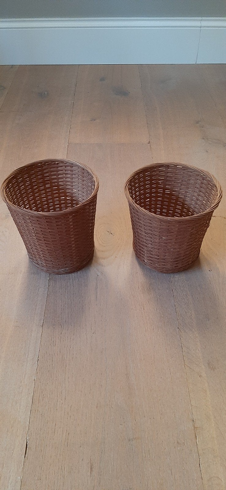 2 Vintage Rotan Bloempotten - Hoogte 16 cm, Doorsnee 16 cm, Overige materialen, Rond, Ophalen of Verzenden, Minder dan 40 cm