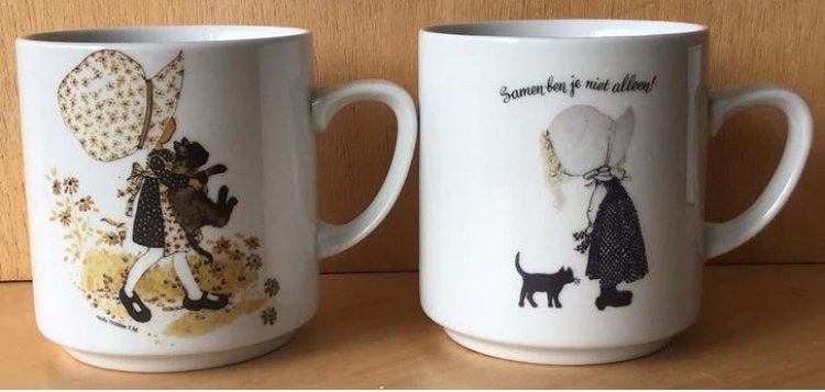 Holly Hobbie mok (2x) - ZGAN, Ophalen of Verzenden, Zo goed als nieuw, Overige stijlen, Kop(pen) en/of Schotel(s)