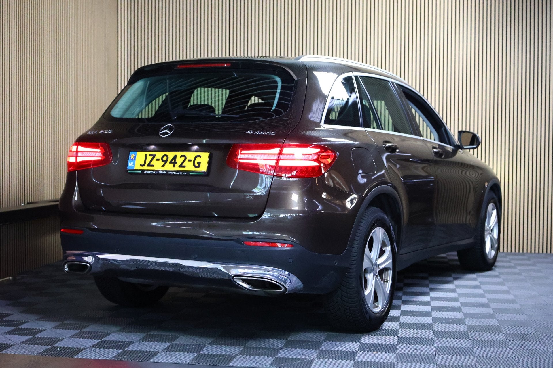 Mercedes-Benz GLC 250 4MATIC Sport Edition Premium Plus NAVI, Auto's, Dealer onderhouden, Gebruikt, Zwart, 4 cilinders