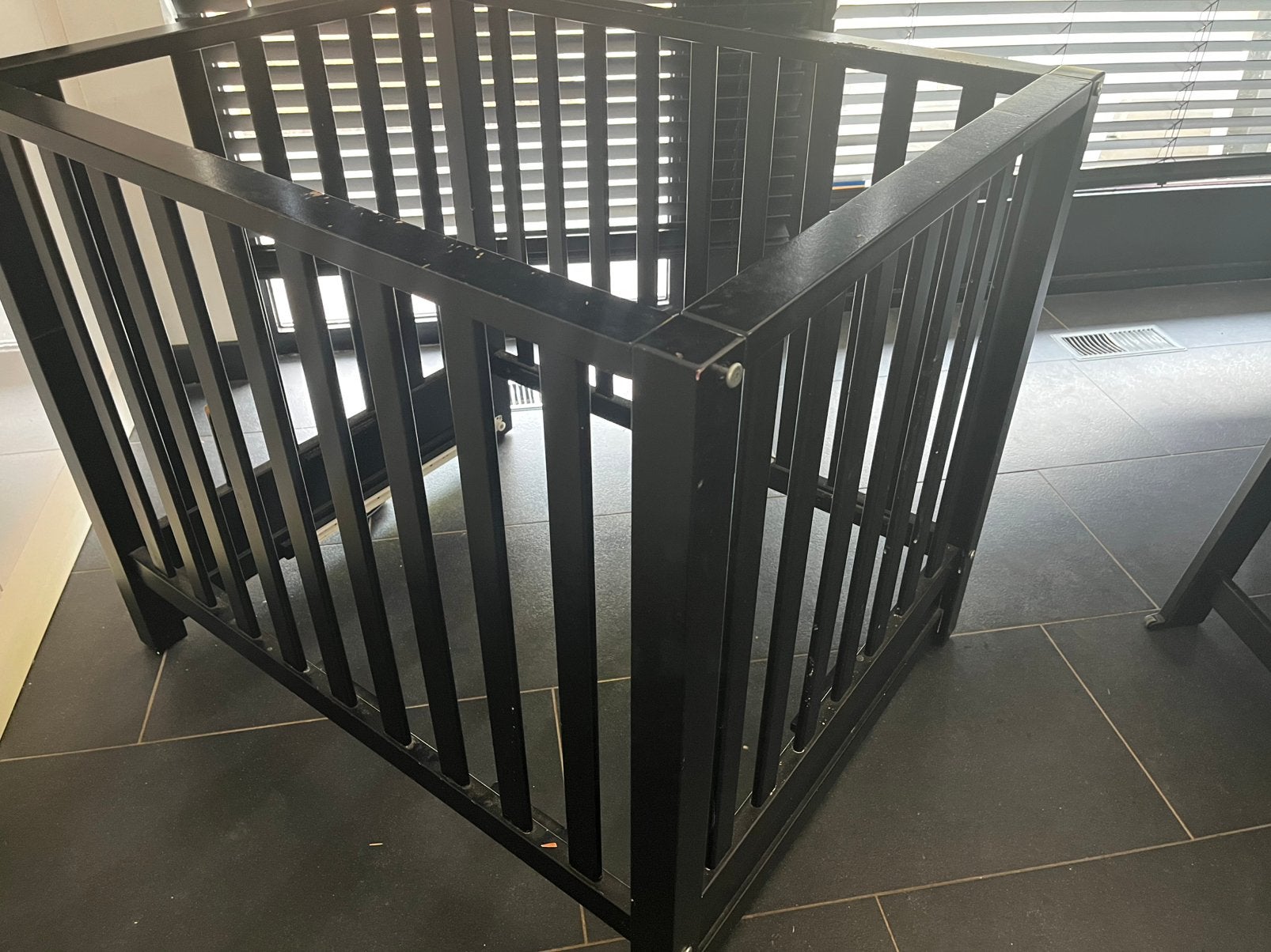 Gratis zwarte kinder box!, Kinderen en Baby's, Boxen, Ophalen, Lade