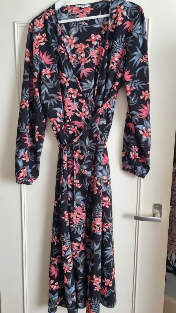 ONLY wikkeljurk met bloemenprint en lange mouwen - Maat XL, Kleding | Dames, Jurken, Gedragen, Maat 46/48 (XL) of groter, Zwart