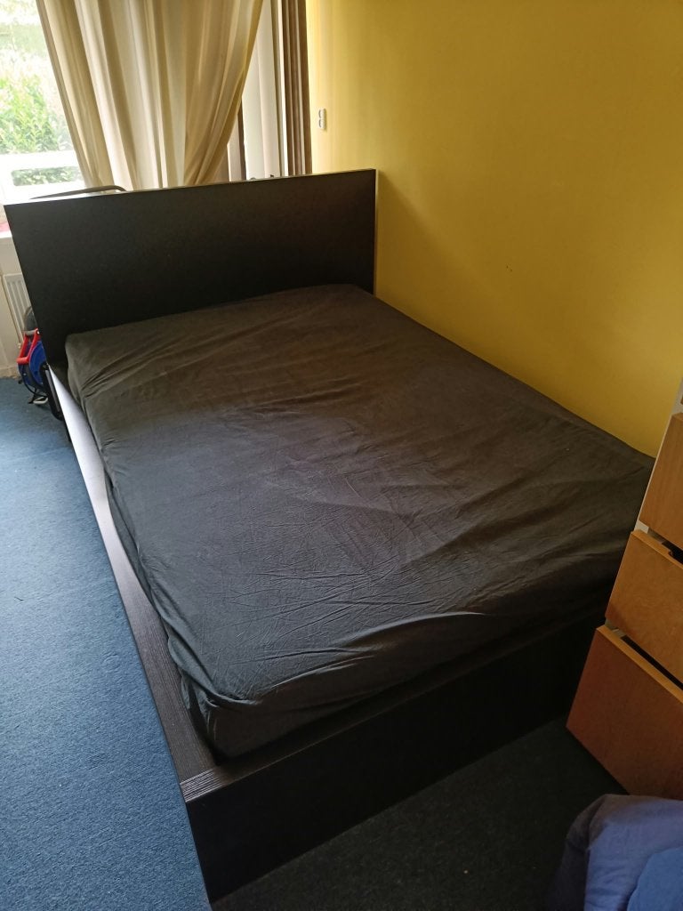 GRATIS ikea bed malm zwart 140x200, Ophalen, Overige materialen, Gebruikt, Eenpersoons
