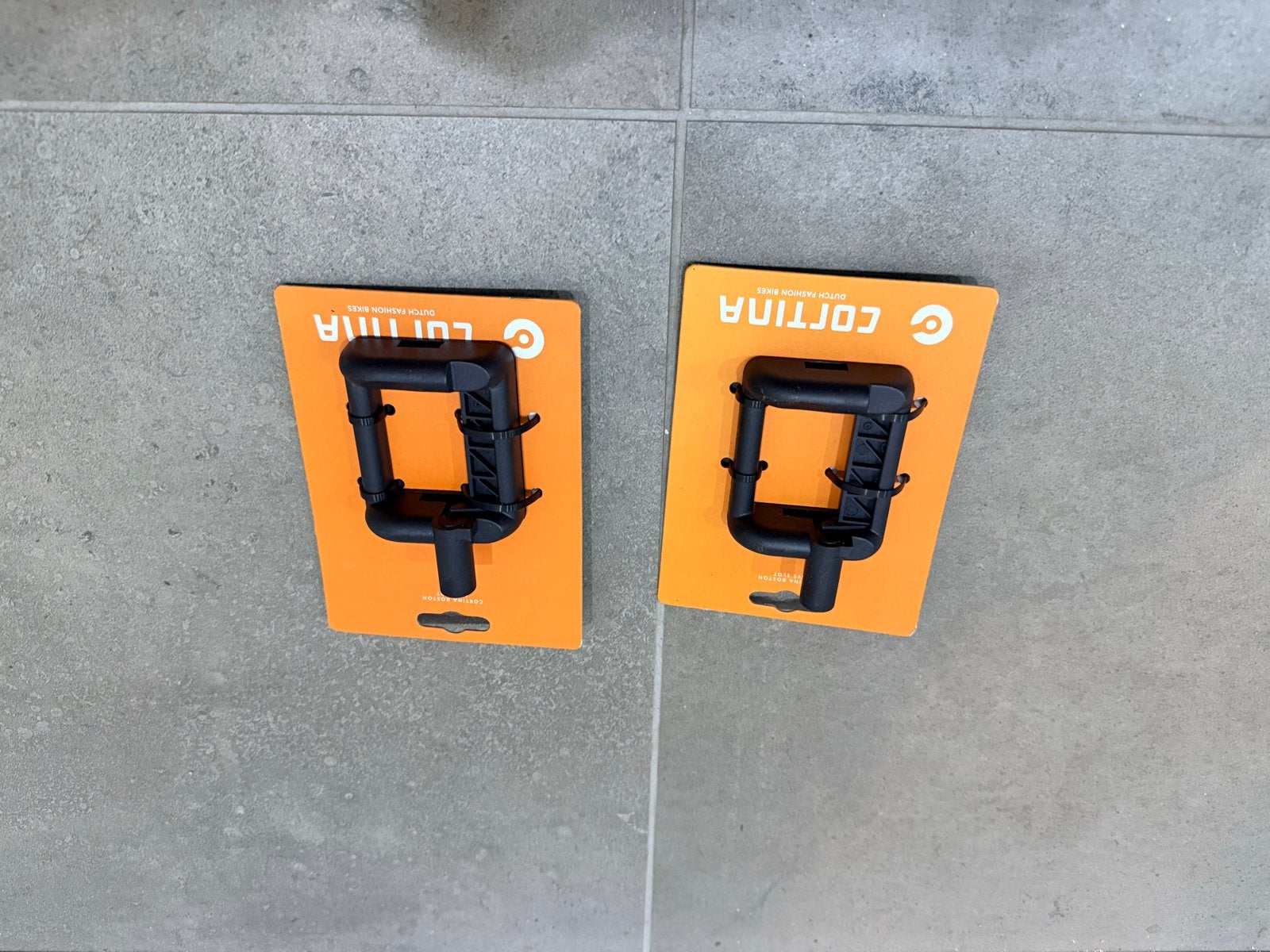 2 nieuwe Cortina Boston AVS dragersloten zwart, Ophalen, Nieuw