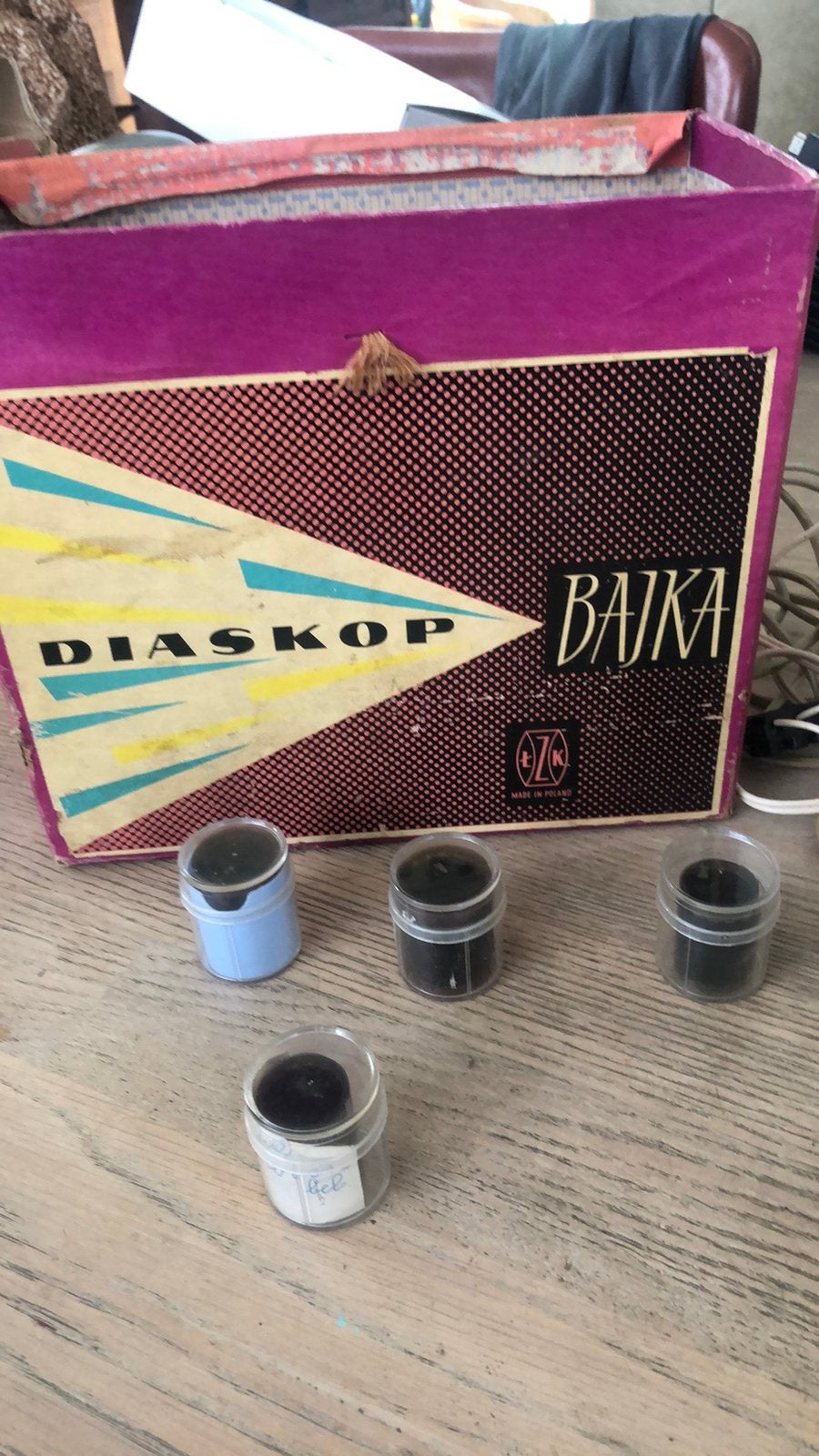 oude diascoop (toverlantaarn) met 4 dia`s Bajka, Ophalen of Verzenden