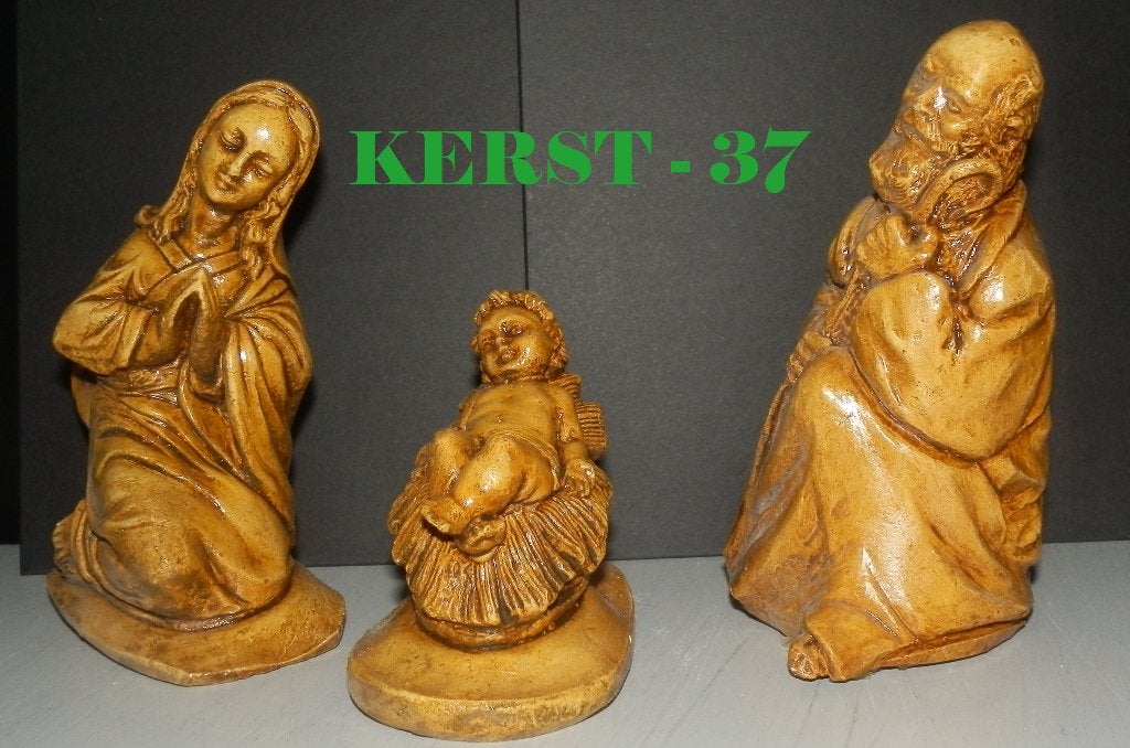 Kerst 37 -/- 3 DELIGE BRUINE KERSTGROEP VAN GIPS UIT 1980, Diversen, Kerst, Ophalen of Verzenden