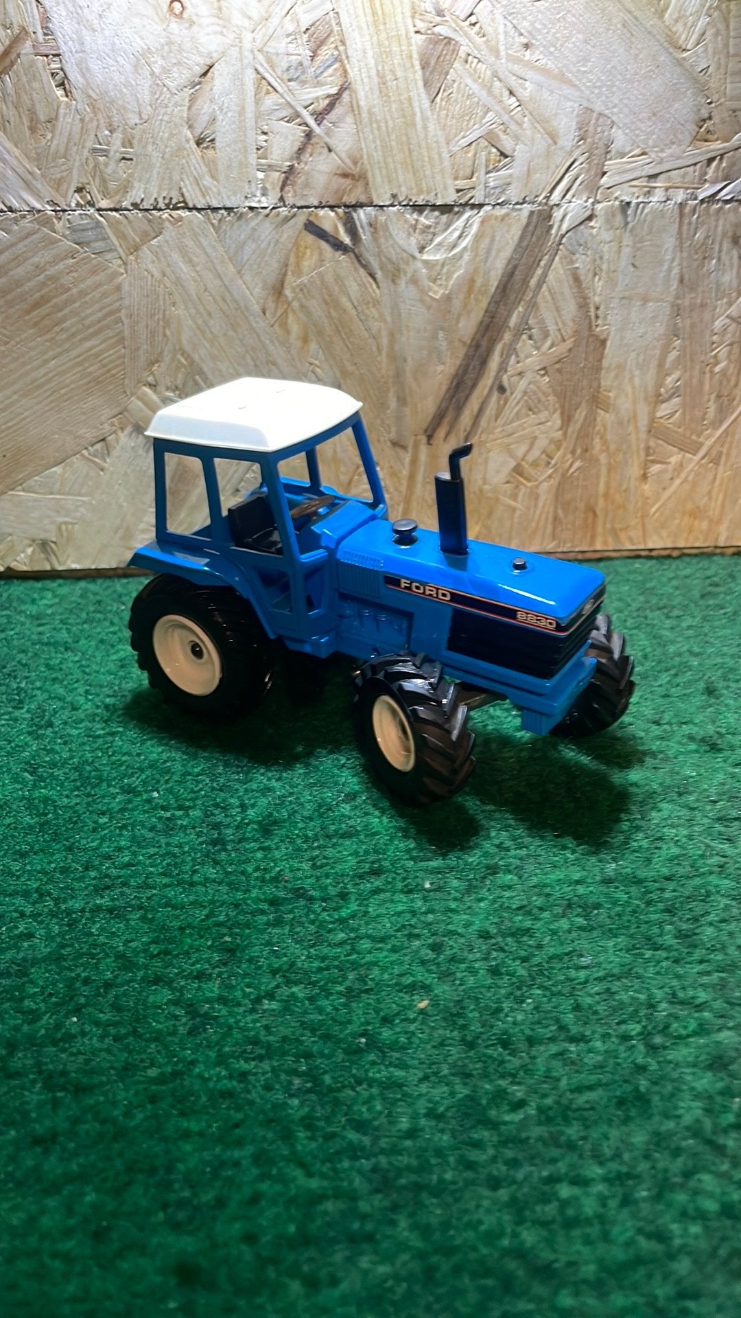 Siku ford 8830, Ophalen of Verzenden, Zo goed als nieuw, Tractor of Landbouw, SIKU
