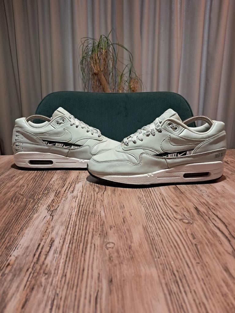 Nike Air Max 1 Special Edition 'Logos-Light Silver' Mt 37,5, Kleding | Dames, Overige kleuren, Nike, Ophalen of Verzenden, Sneakers of Gympen