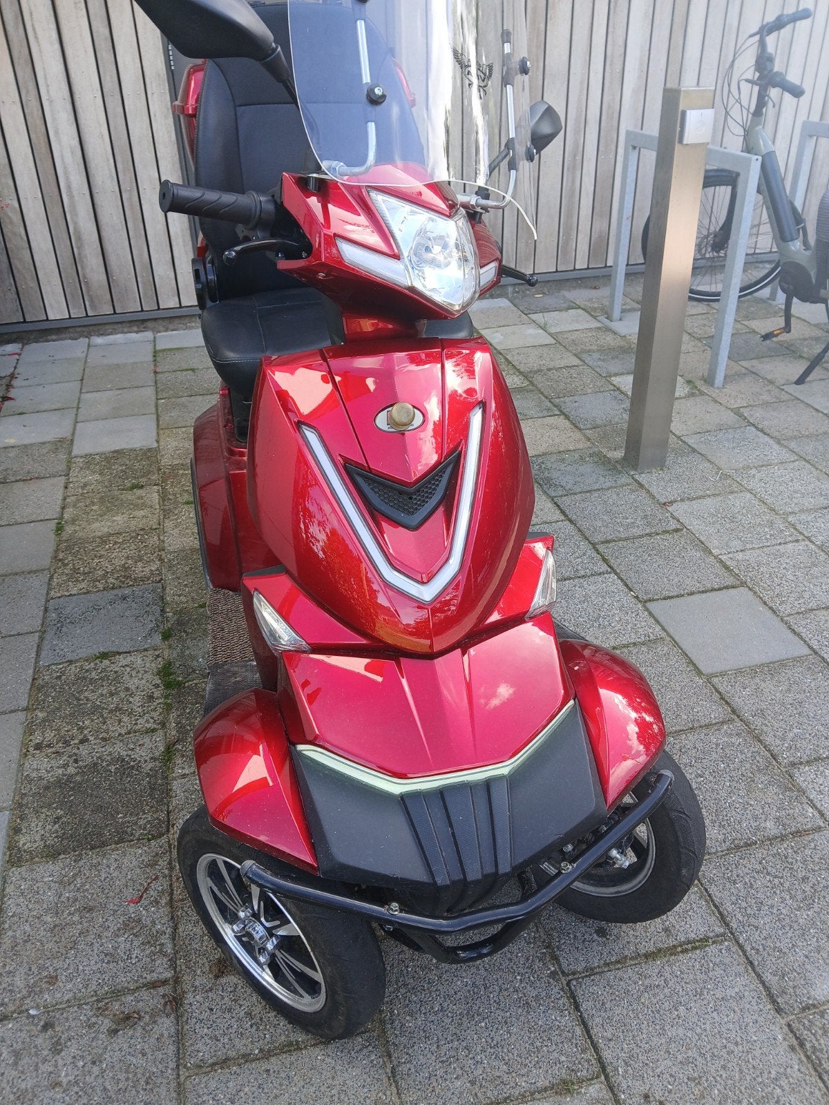 snelle 4 wiel scootmobiel killerbee met extra grote accu, Gebruikt, 16 km/u of meer, 46 km of meer, Ophalen