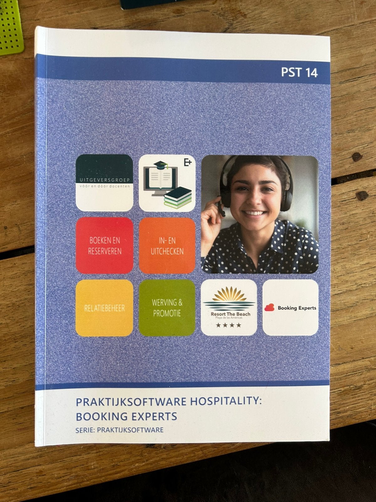Travel and hospitality boek, Ophalen, Zo goed als nieuw, Overige niveaus