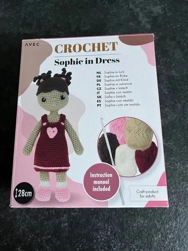 Haakpakket - Sophie in jurk, Hobby en Vrije tijd, Ophalen of Verzenden, Zo goed als nieuw, Haken, Patroon of Boek