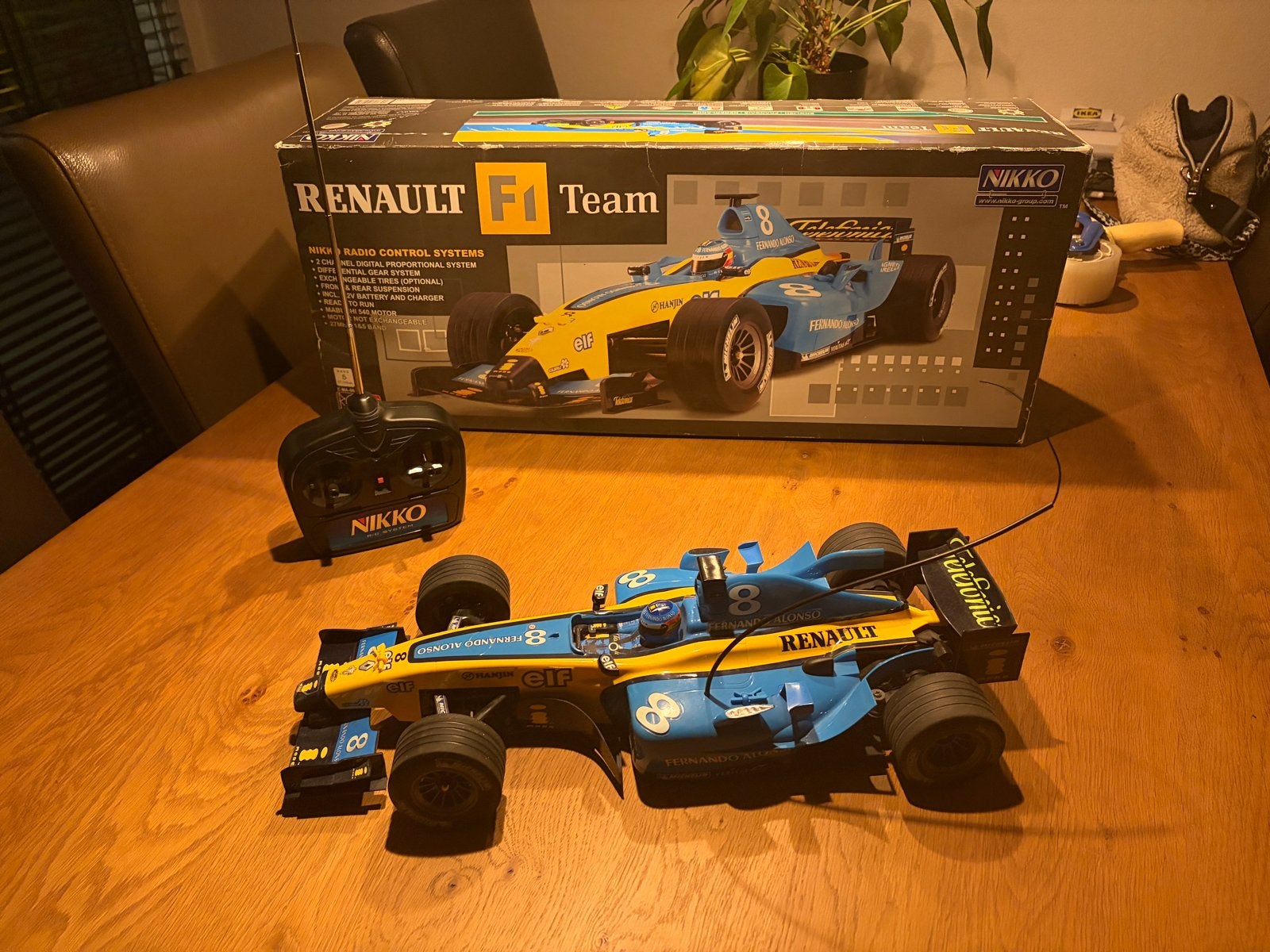 Nikko Renault F1 Team RC Auto - Fernando Alonso, Hobby en Vrije tijd, Zo goed als nieuw, Auto onroad, RTR (Ready to Run), Overige schalen
