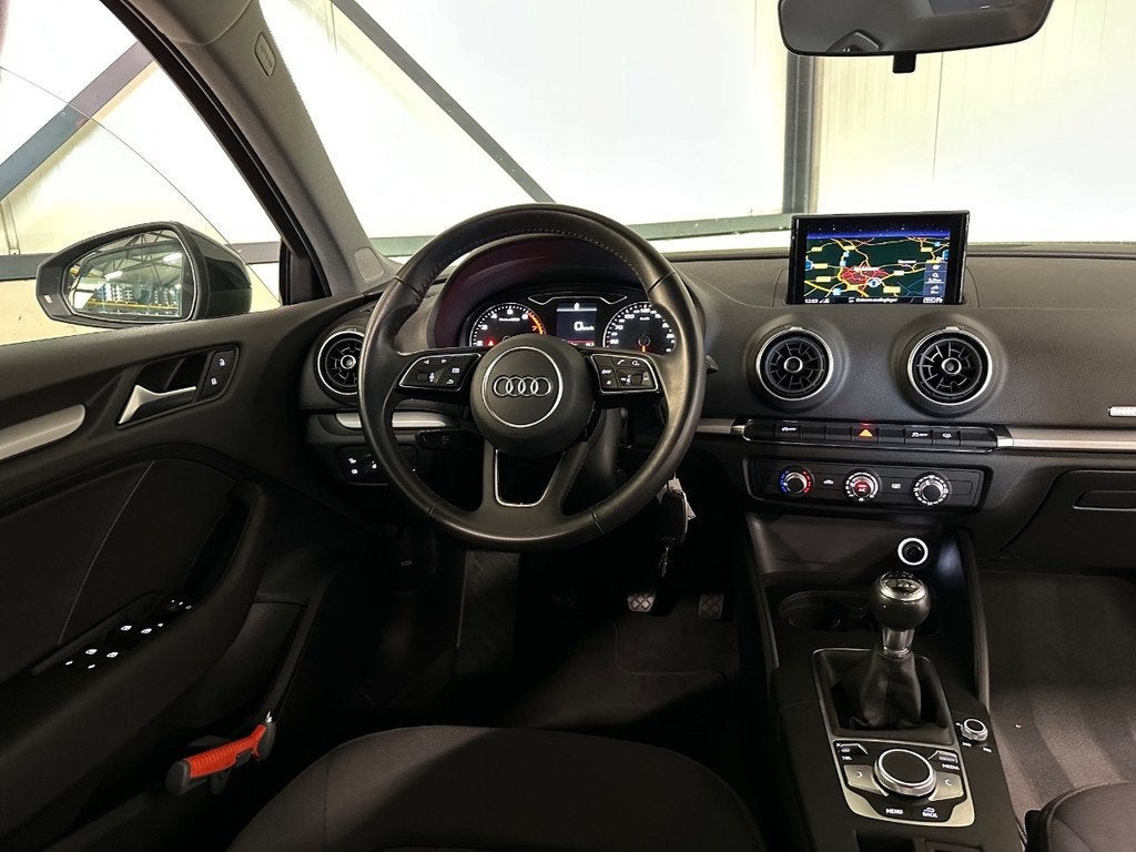 Audi A3 Limousine 30 TFSI 85kw | Pro Line | Airco | Navi | C, Auto's, Gebruikt, Euro 6, Blauw, Origineel Nederlands