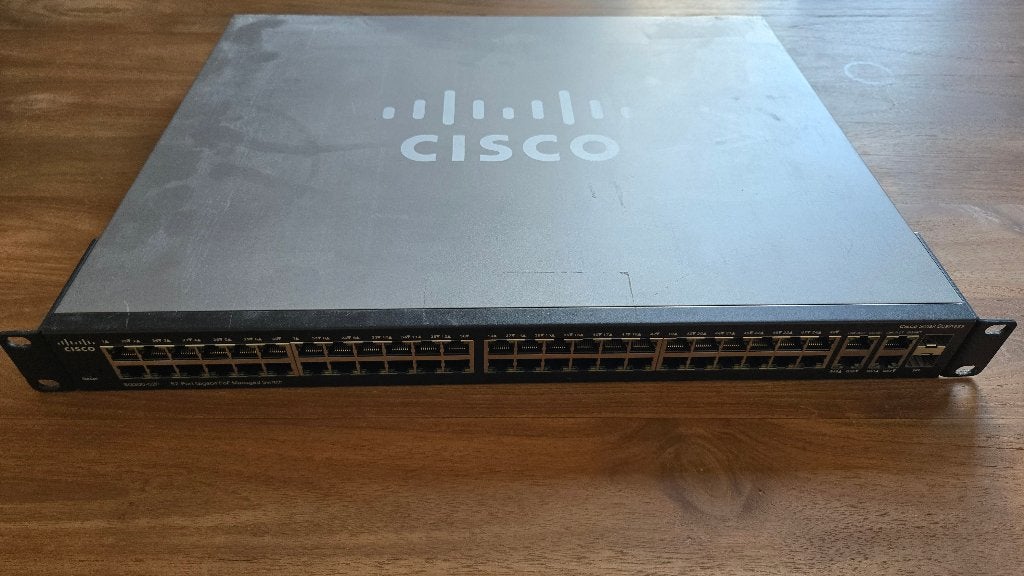 Cisco SG300-52P Gigabit PoE Managed Switch, Ophalen, Gebruikt