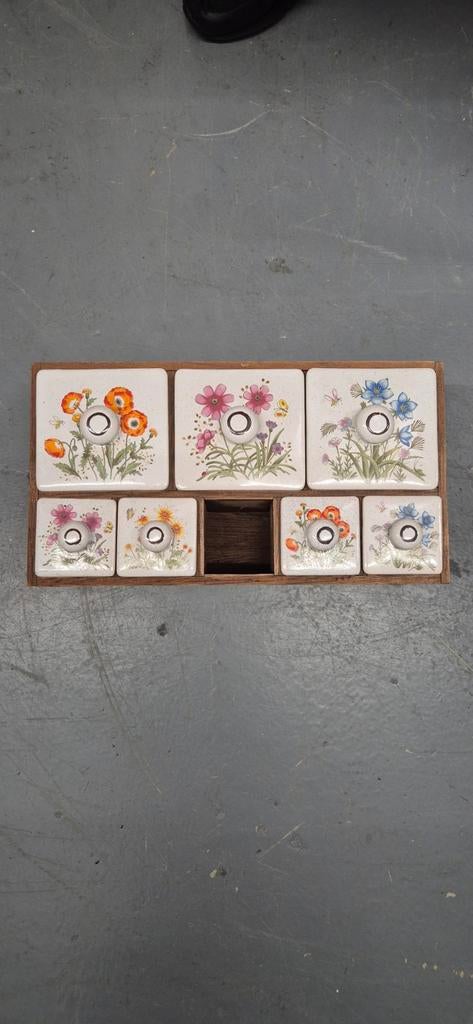 Vintage kruidenrekje met keramische potjes, Ophalen