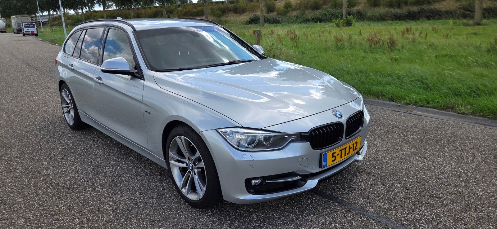 BMW 320I Touring Sport Shadow line 2014 Grijs, Automaat, Achterwielaandrijving, Zwart, 4 cilinders