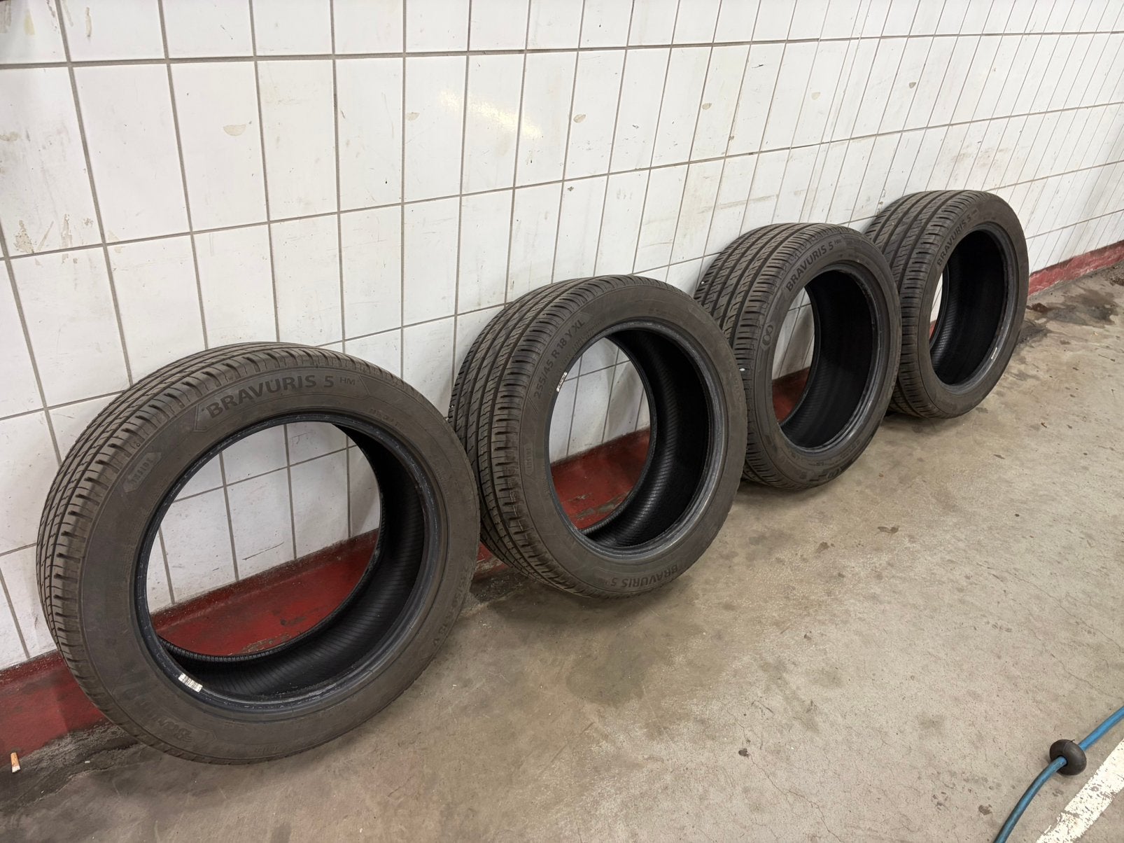 Te koop: 4x Bravuris 18 inch banden- 7,5 mm profiel!, Ophalen of Verzenden, Zo goed als nieuw