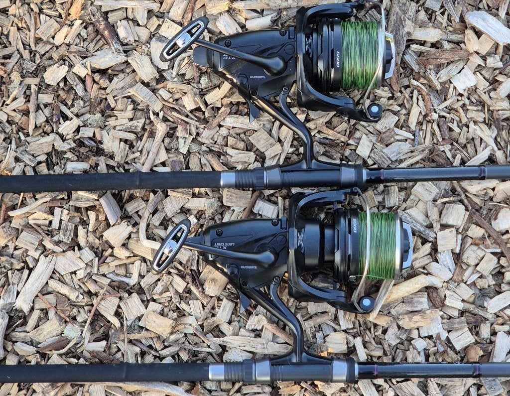 2 x Shimano Baitrunner Medium XTB Long Cast, Ophalen of Verzenden, Zo goed als nieuw, Molen