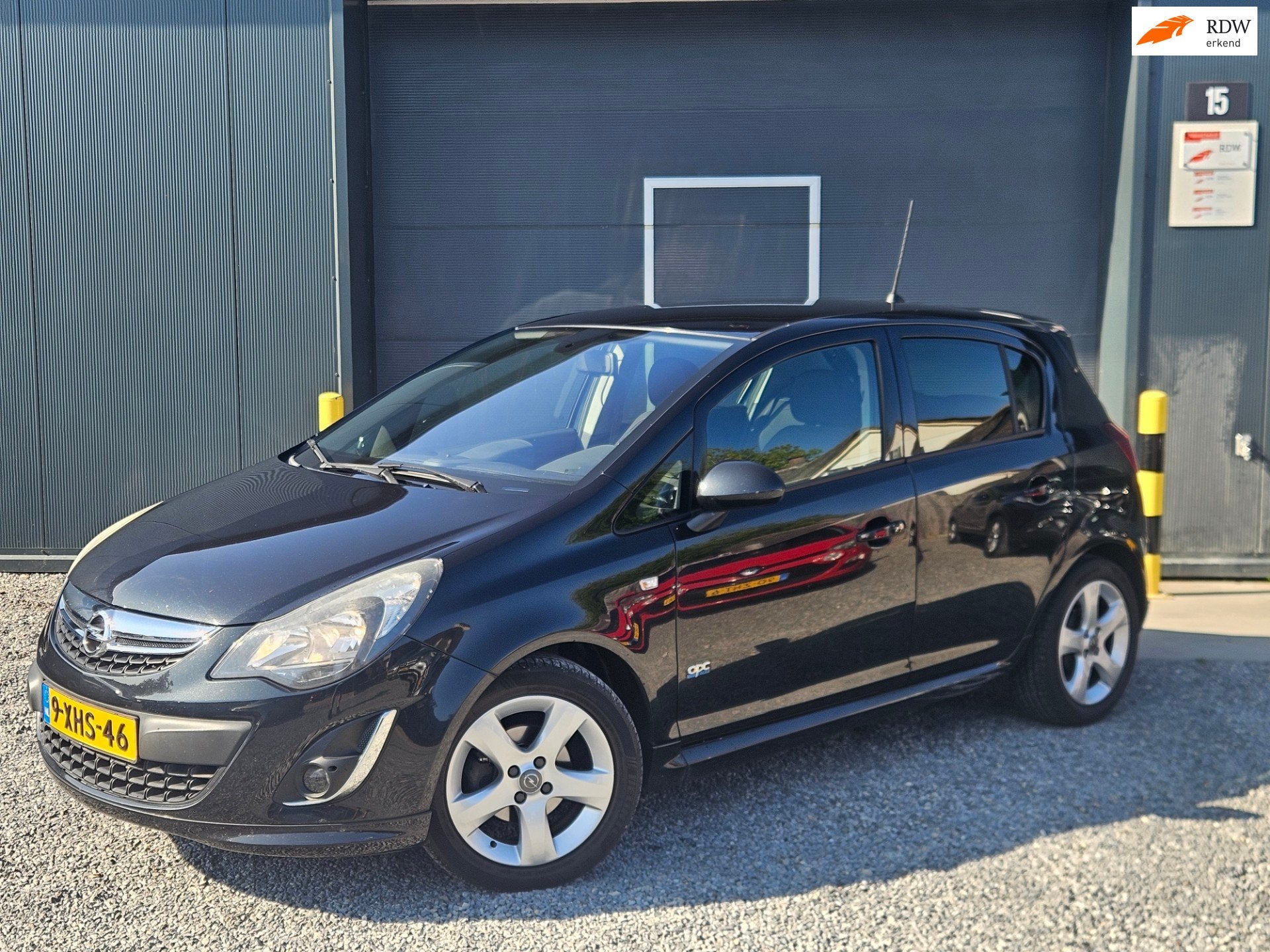 Opel Corsa 1.4-16V Cosmo Automaat Boekjes compleet Nette Aut, Euro 5, Gebruikt, 4 cilinders, Bedrijf