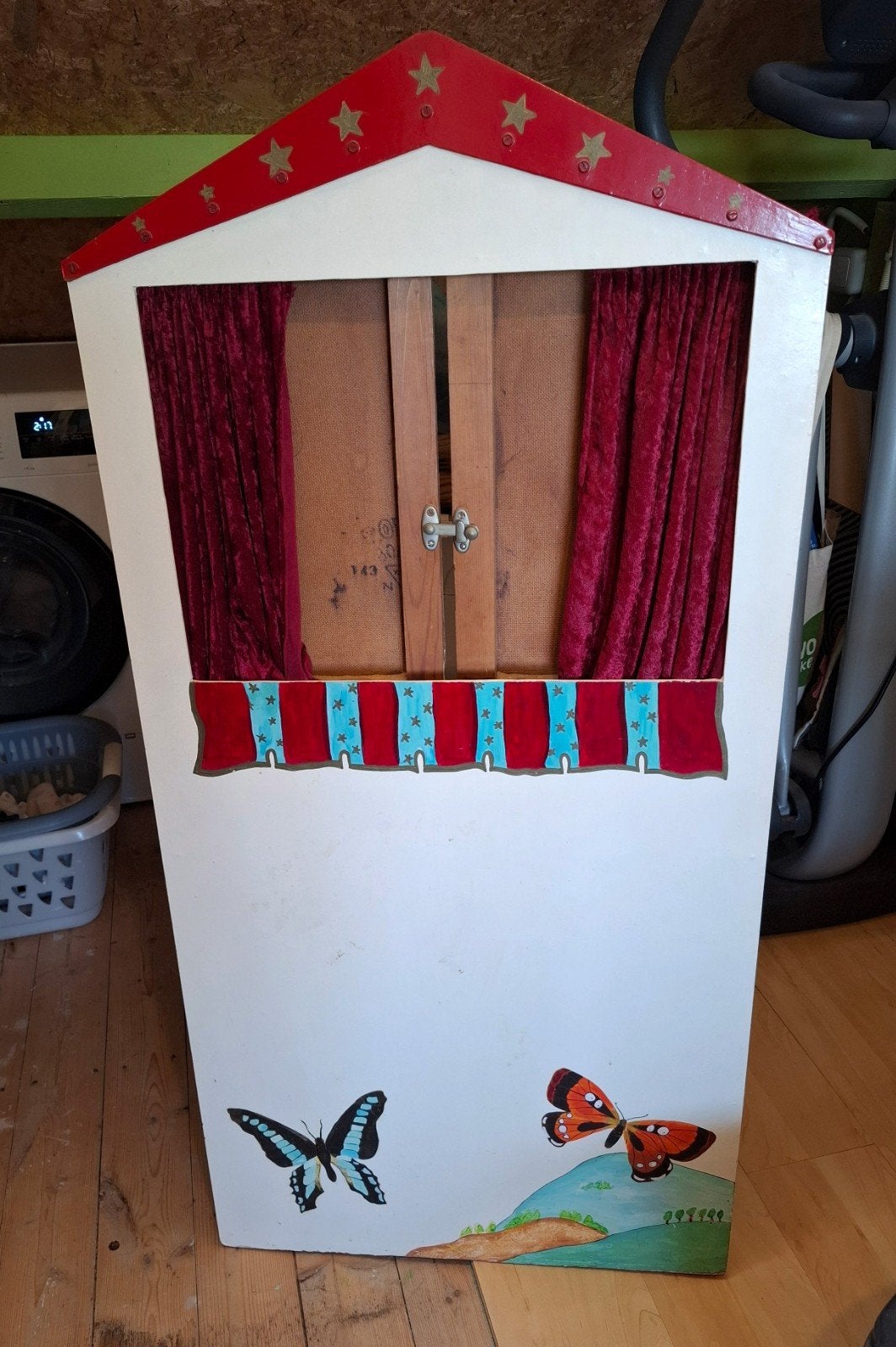 Houten poppenkast met gordijnen, Kinderen en Baby's, Ophalen, Gebruikt, Poppenhuis