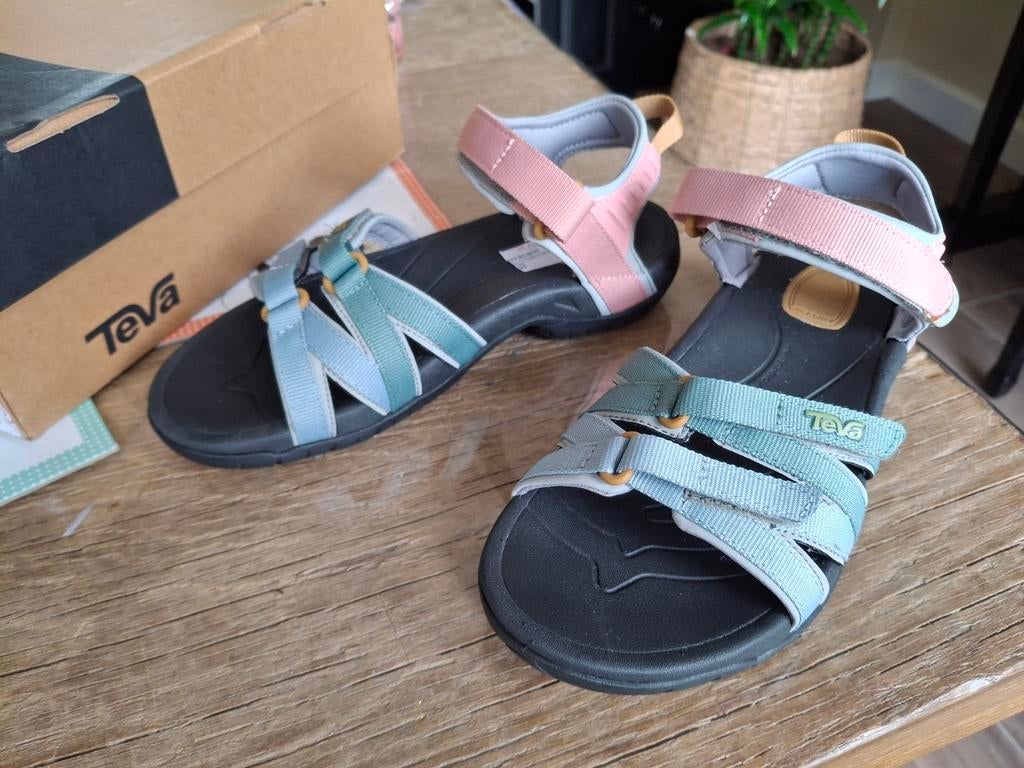 Teva sandalen helemaal nieuw maat 37, Nieuw, Teva, Sandalen of Muiltjes, Ophalen of Verzenden