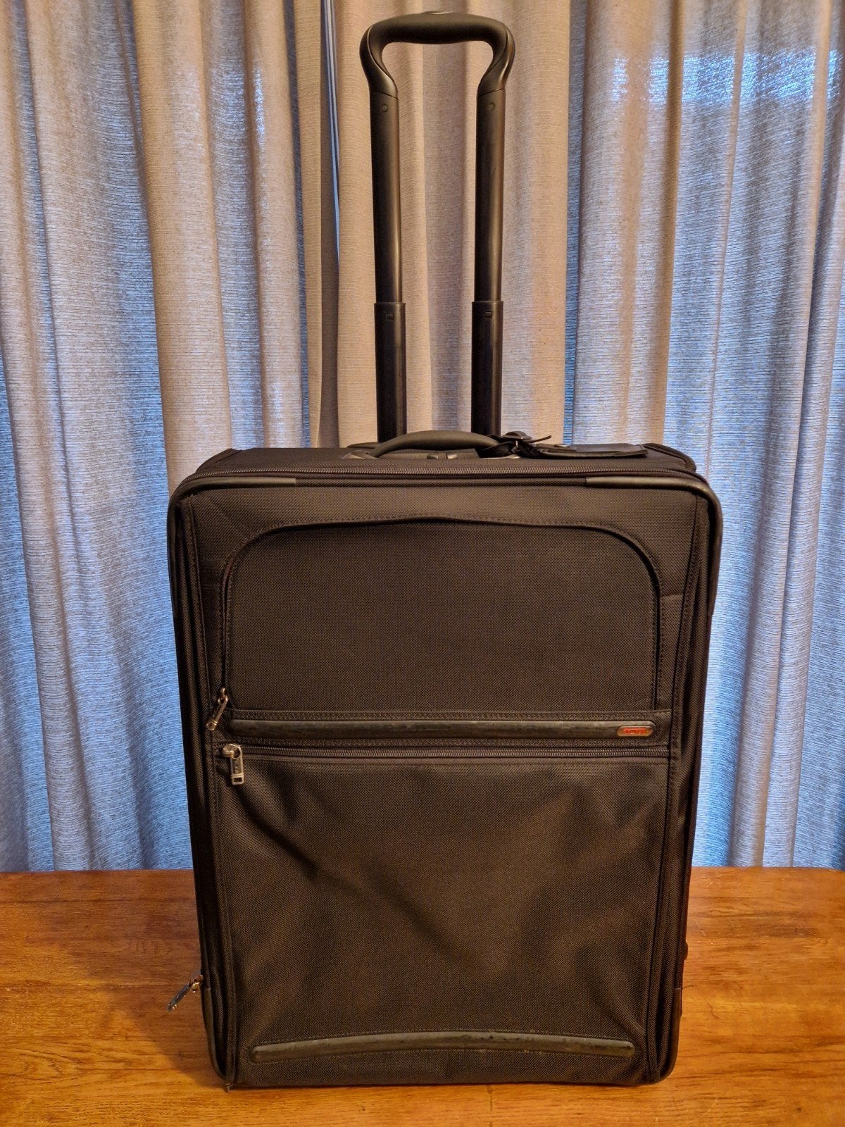 Tumi Alpha trolley koffer, 47 X 30 X 65 cm, Sieraden, Tassen en Uiterlijk, Koffers, 60 tot 70 cm, Gebruikt, Hard kunststof, 45 tot 55 cm