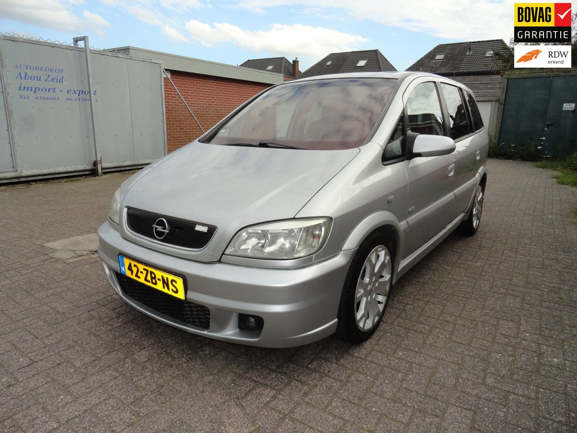 Opel Zafira 2.0-16V OPC LEER CLIMA, Voorwielaandrijving, Zwart, 7 stoelen, 600 kg