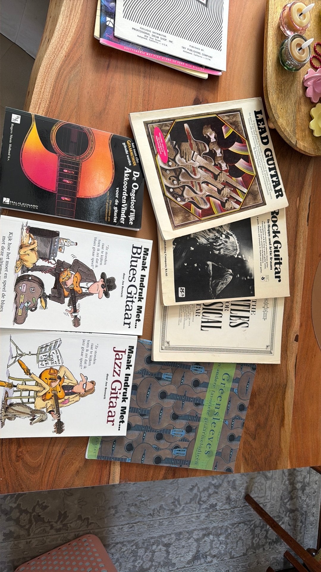 Verzameling gitaarboeken, Ophalen of Verzenden, Gelezen, Artiest