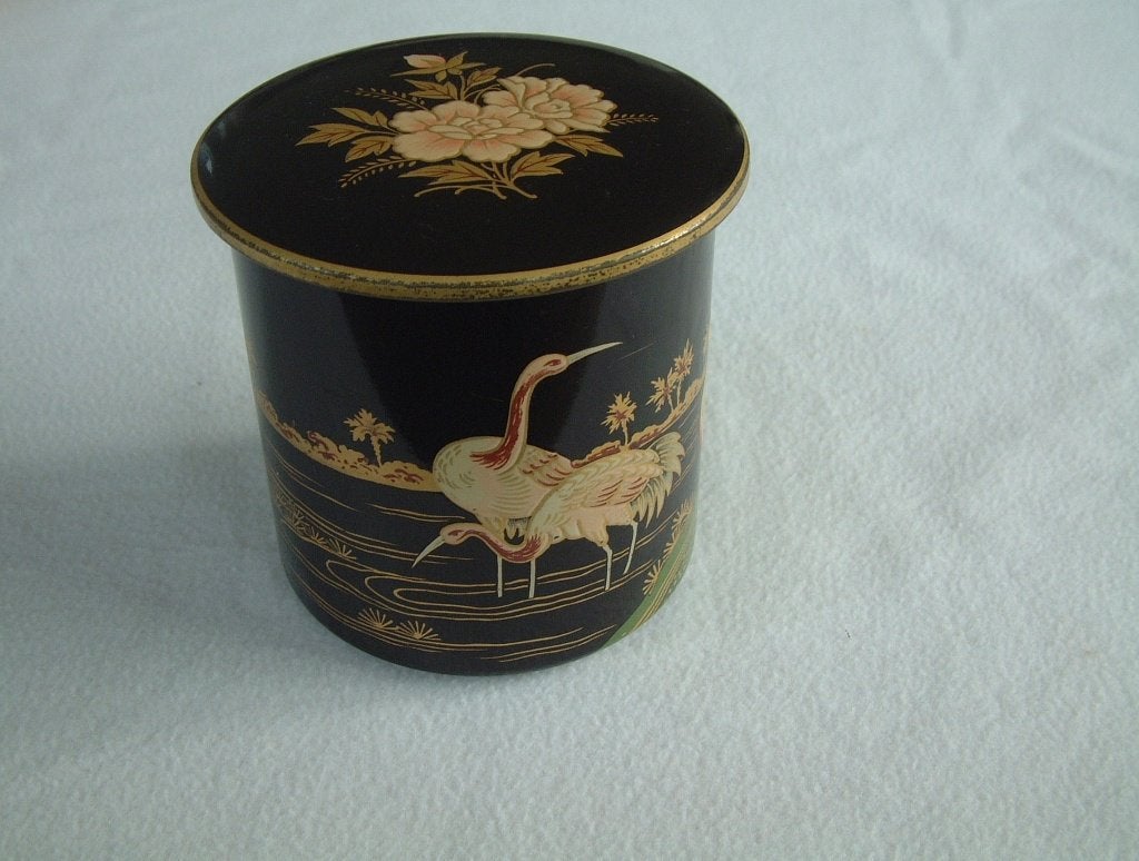 oud rond zwart blik met kraanvogels, Verzamelen, Blikken, Ophalen of Verzenden, Gebruikt, Overige