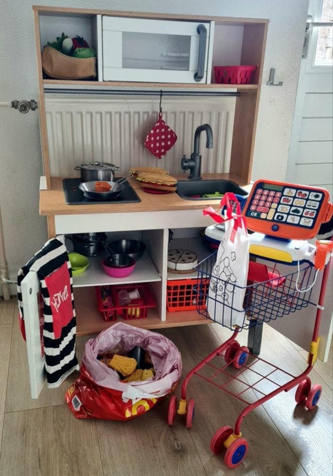 Houten speelkeuken met accessoires en winkelwagentje, Ophalen