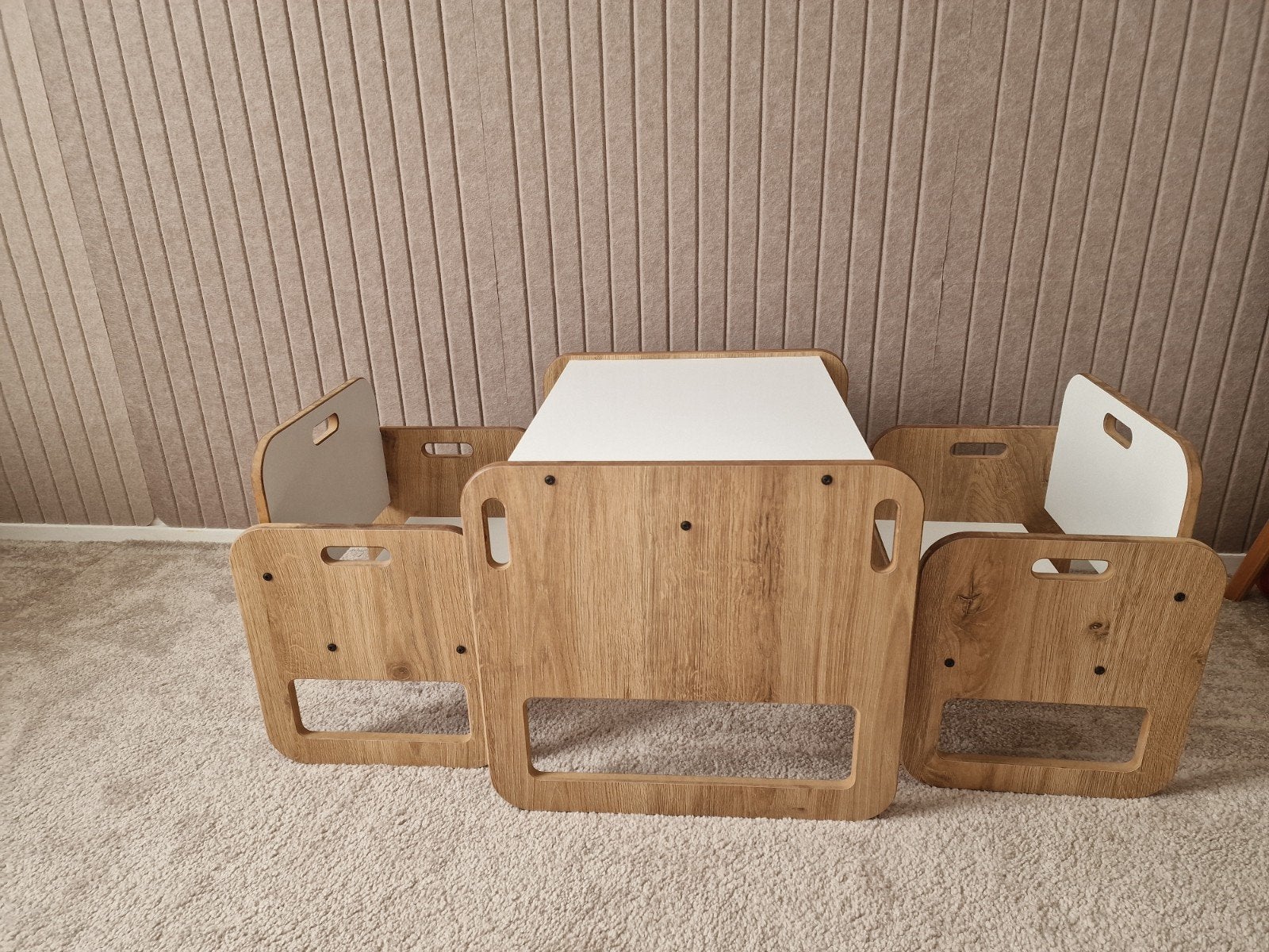 Kinder tafel en stoelen – in goede staat, Ophalen, Zo goed als nieuw, Tafel