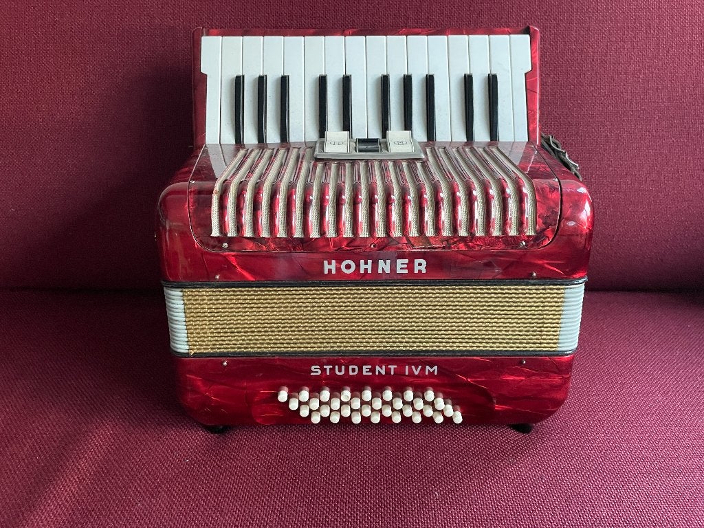 Kleine duitse Hohner Student IV M accordeon . 32 bas ., Gebruikt, 32-bas, Met koffer, Hohner