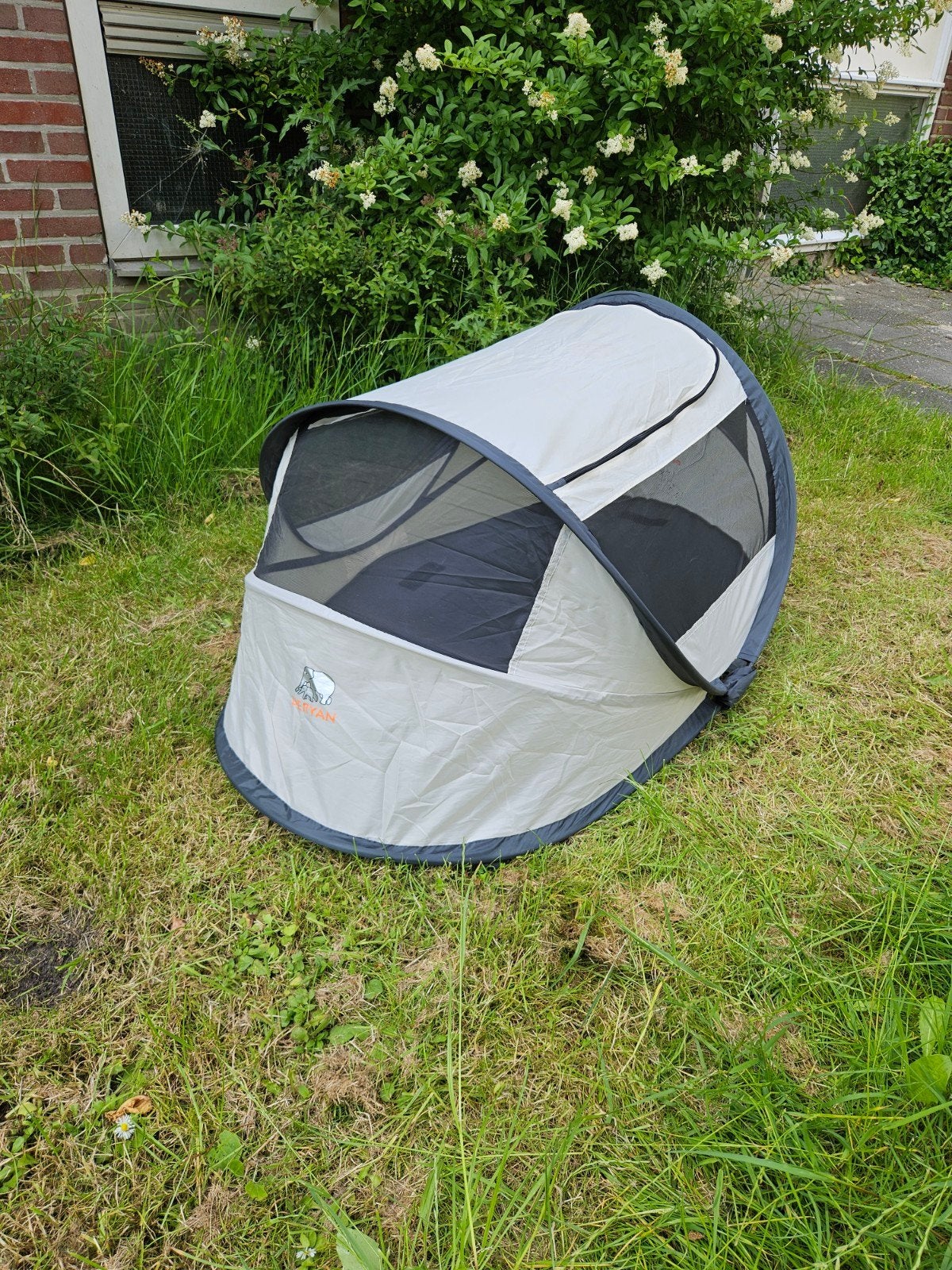 Deryan Baby Box Pop Up Tent met slaapzak, Caravans en Kamperen, ., Ophalen of Verzenden, Zo goed als nieuw, .