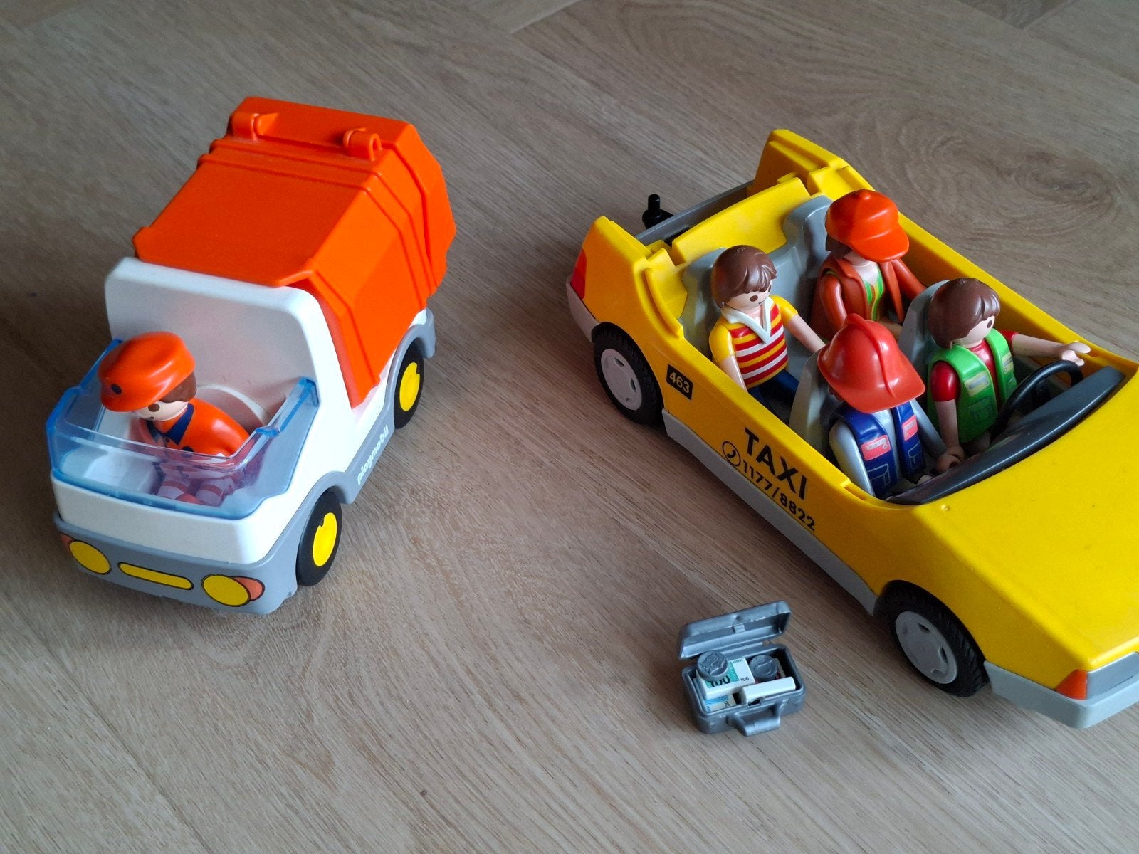 Playmobil vuilniswagen en taxi met poppetjes, Ophalen, Gebruikt