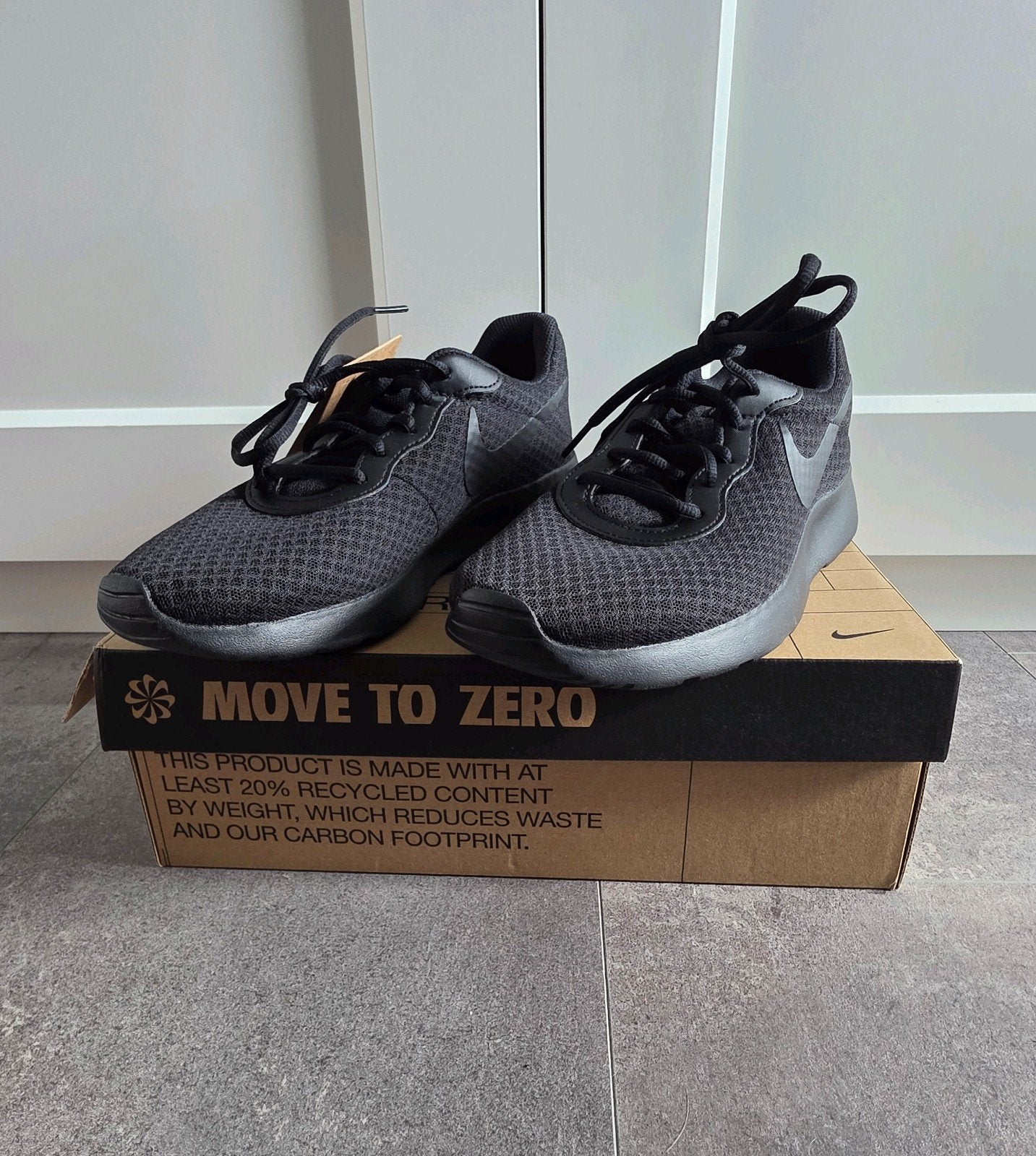 Nike Tanjun dames sneakers schoenen maat 41 NIEUW, Zwart, Nike, Nieuw, Ophalen of Verzenden