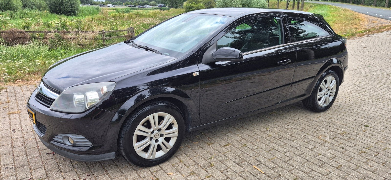 Opel Astra 1.8 16V GTC 2007, Auto's, Voorwielaandrijving, Multifunctioneel stuurwiel, Zwart, 4 cilinders