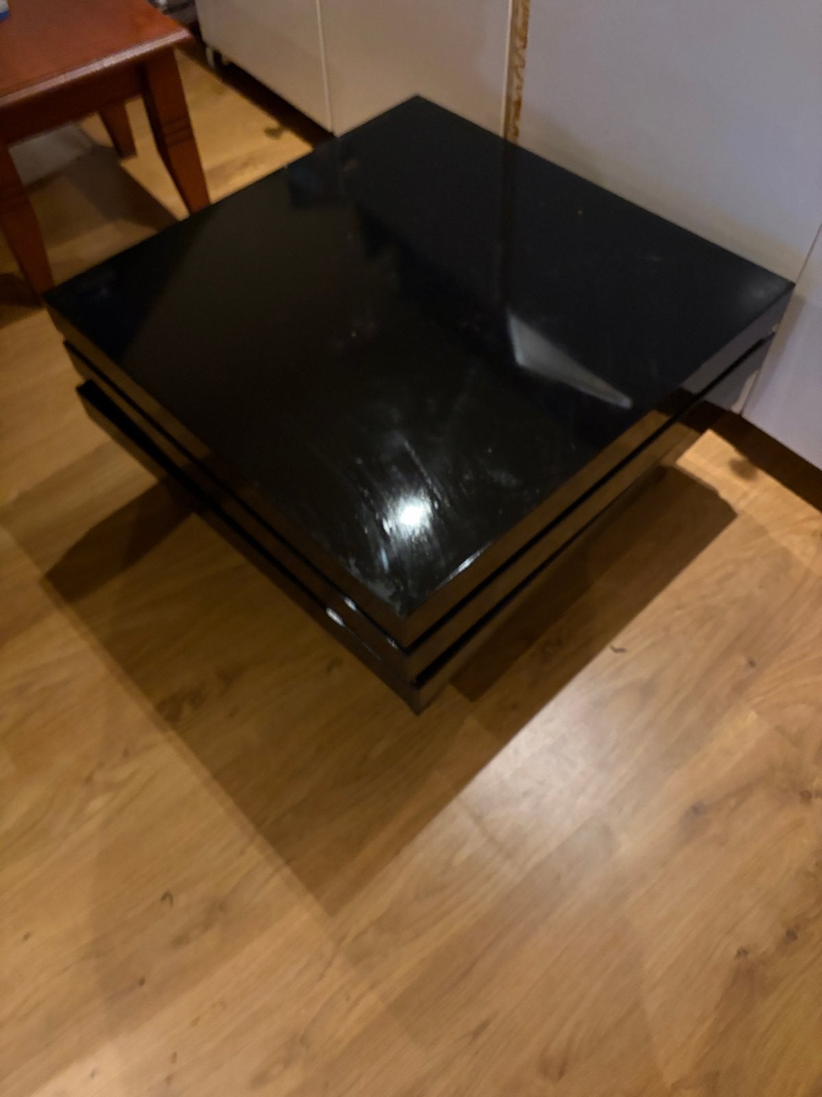 Zwarte salontafel met draaibaar blad, Huis en Inrichting, Overige materialen, Gebruikt, Vierkant, 5 – 50
