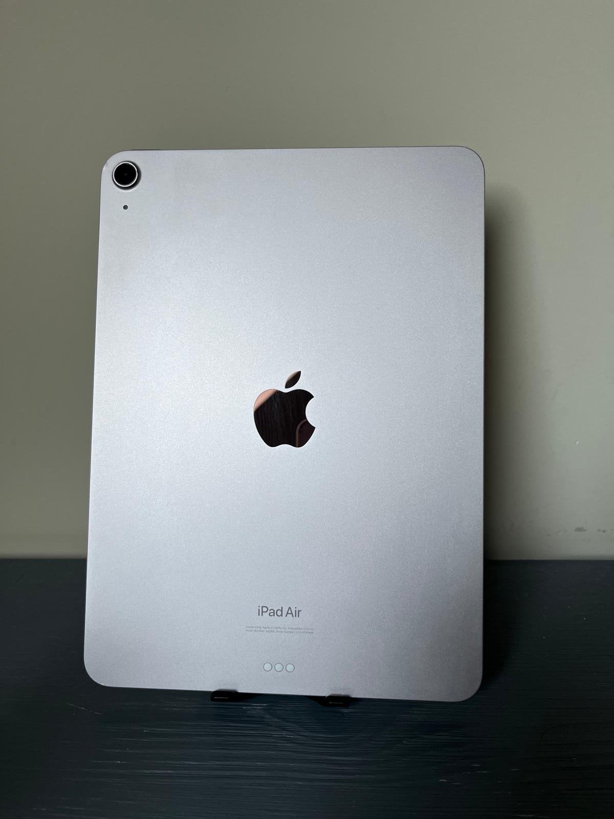 Apple iPad Air (5e generatie) 256GB Wi-Fi Zilver, Apple iPad Air, Ophalen of Verzenden, Zo goed als nieuw, Wi-Fi