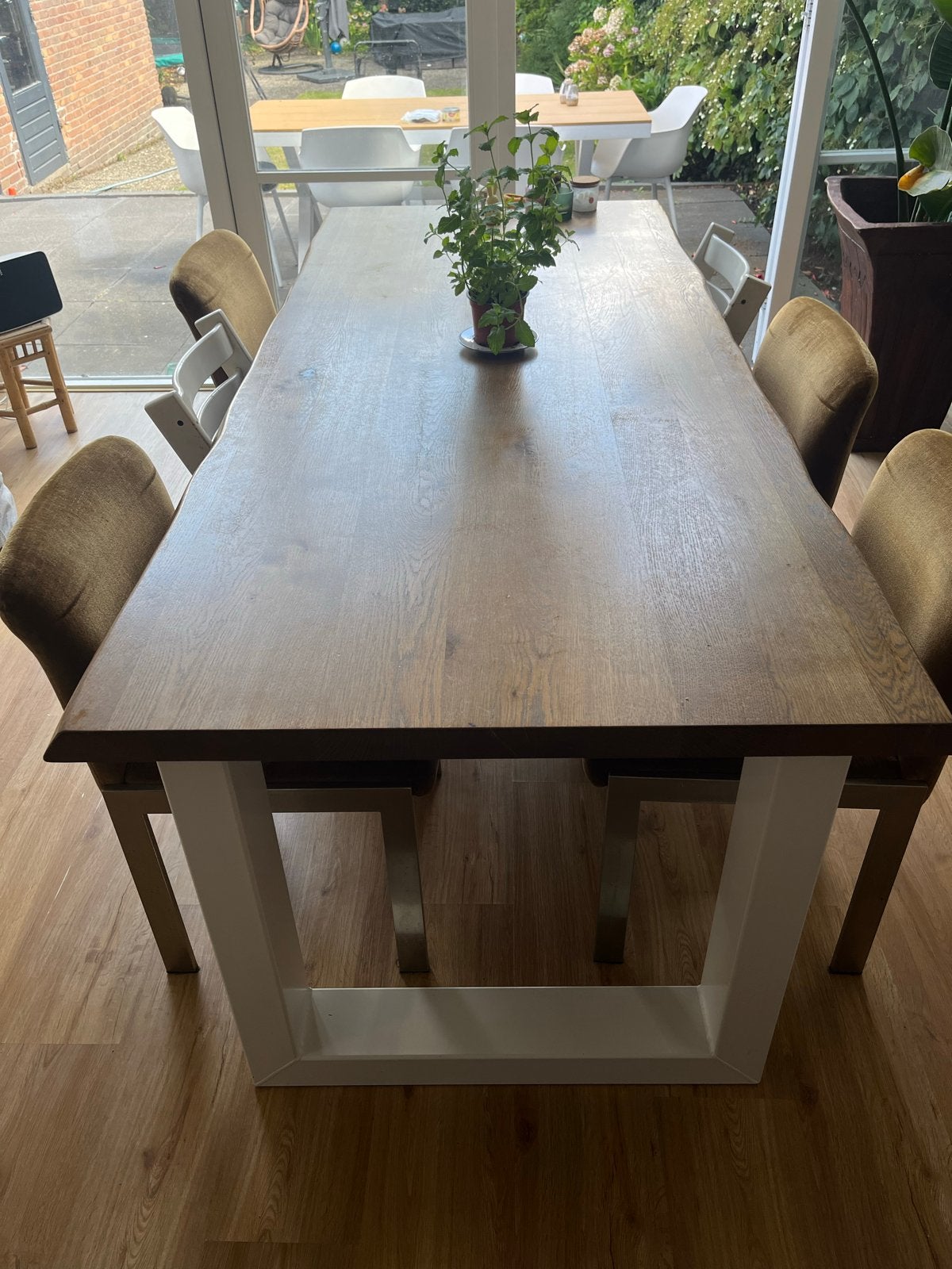 Gratis ophalen 4 bruine eetkamerstoelen met stoffen zitting, Ophalen, Gebruikt, Bruin, Vier