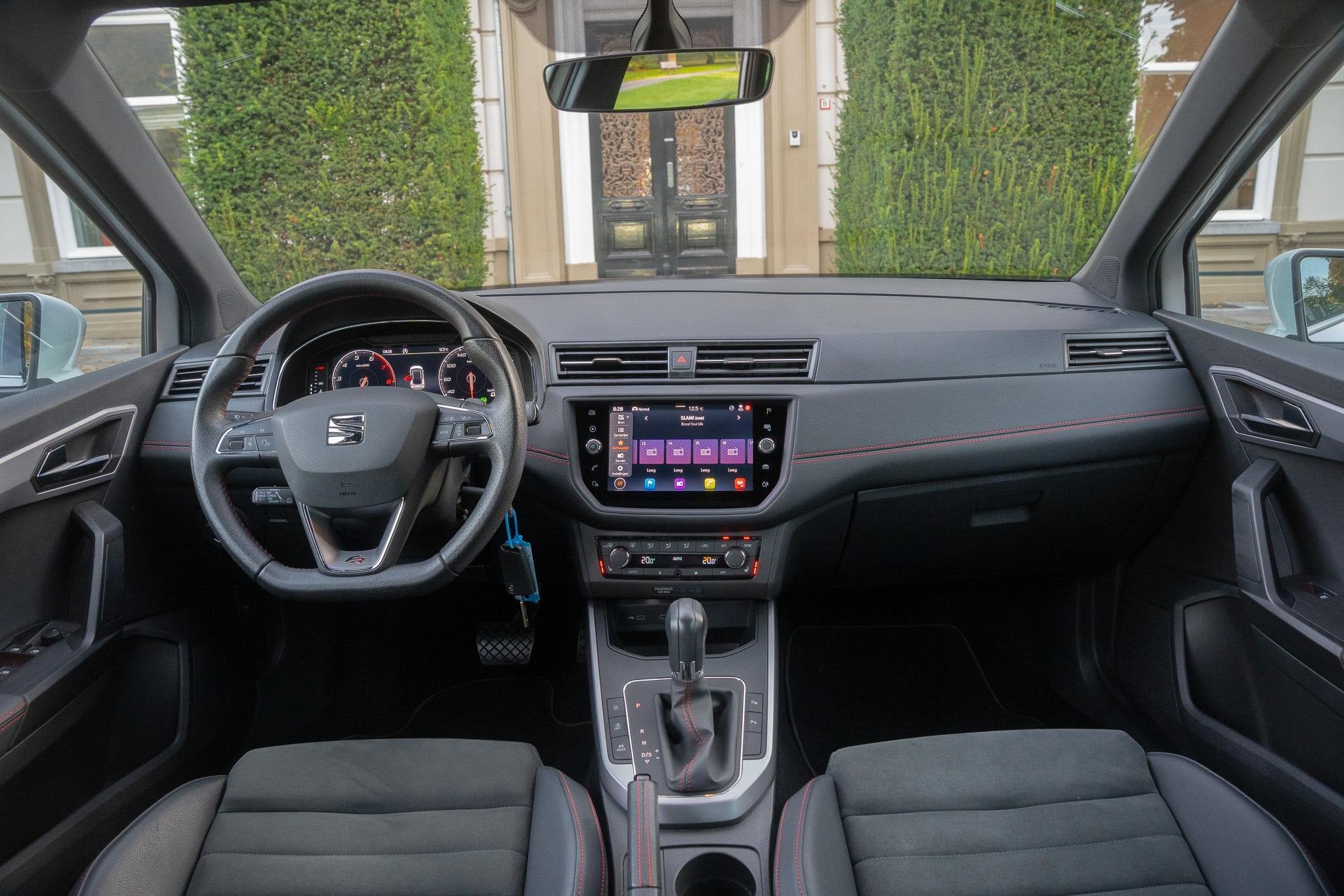 SEAT Arona 1.5 TSI EVO FR Business Intense Plus ADAPTIVE | K, Auto's, Dealer onderhouden, 4 cilinders, 150 pk, Alcantara