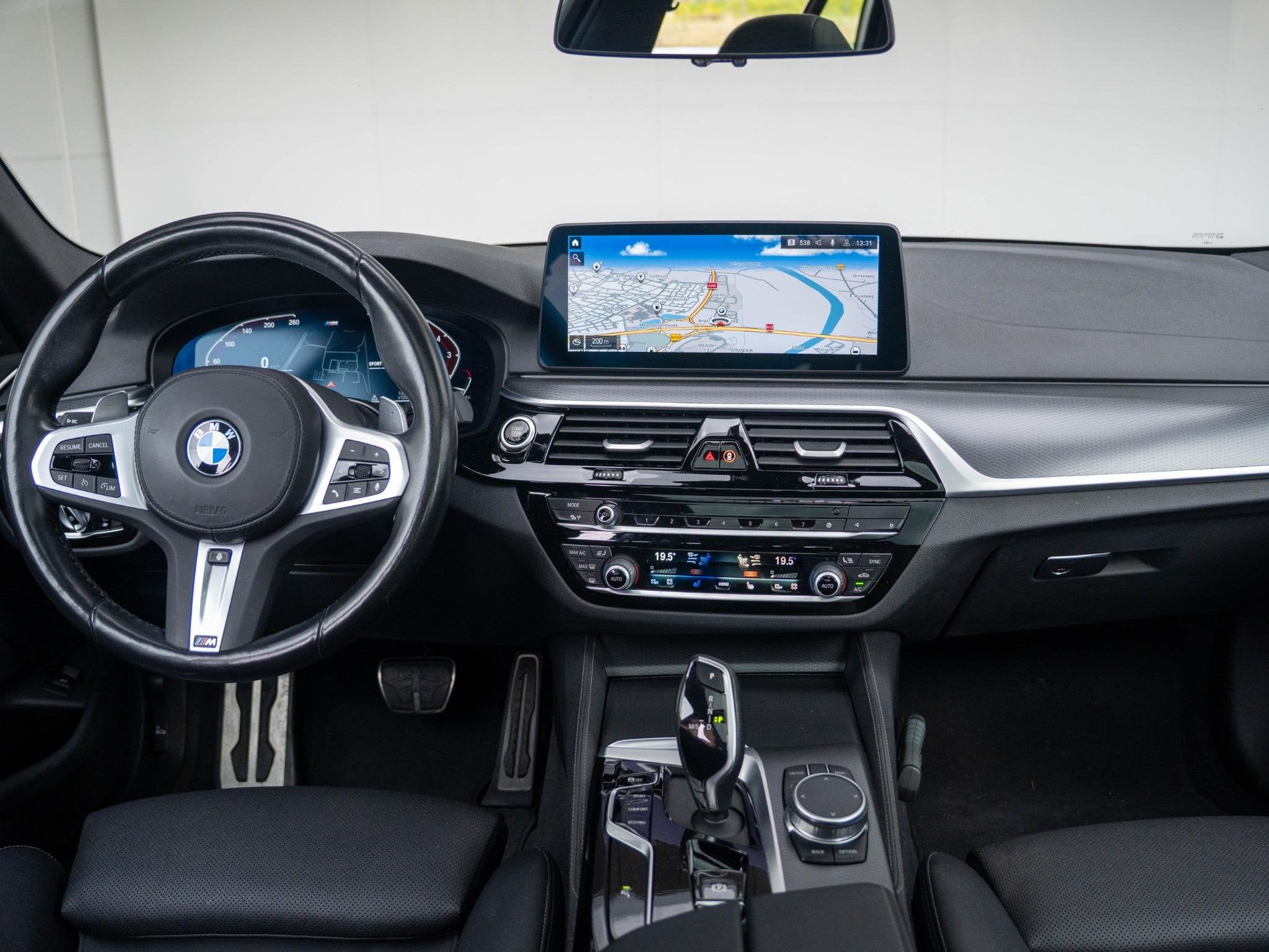 BMW 5 Serie Touring 530i xDrive | M Sportpakket | Verwarmd S, Auto's, Stof, Gebruikt, 4 cilinders, Automatische klimaatregeling