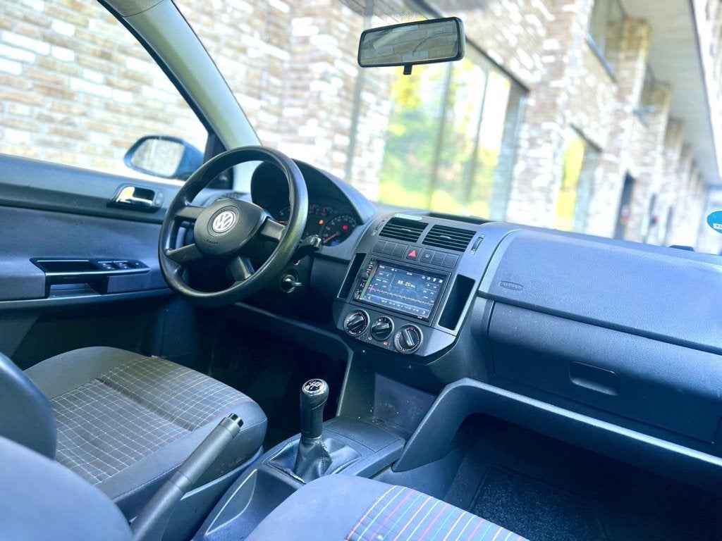 Volkswagen Polo 1.2 Highline, BJ 2006 Scherm Netjes, Auto's, Volkswagen, Voorwielaandrijving, Euro 5, Stof, Zwart