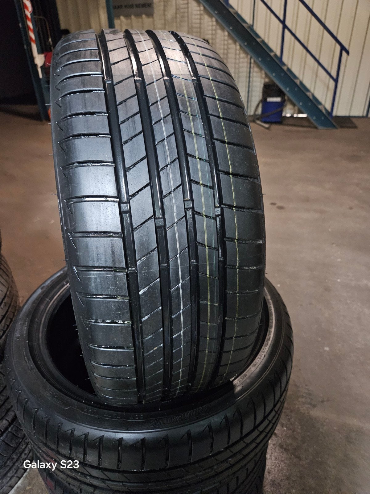 Banden 8mm 225 45 17/ 235 35 19 /235 50 19, Auto-onderdelen, Banden en Velgen, 19 inch, Ophalen of Verzenden, Band(en), Zomerbanden