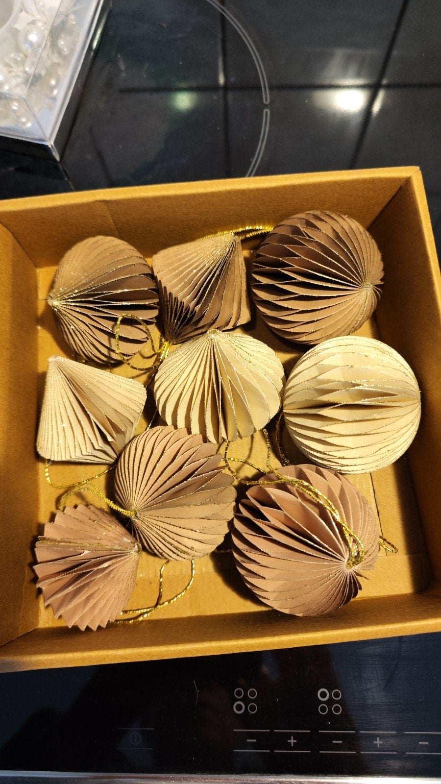 doosje met 9 bruine kerstboom hangers, Ophalen of Verzenden, Nieuw