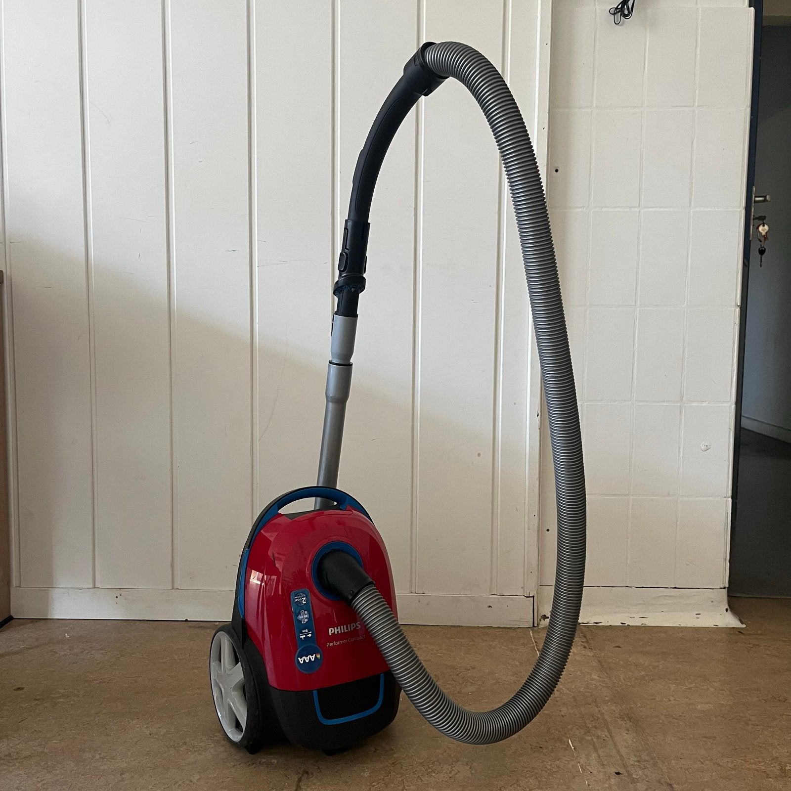 Philips Performer Compact Stofzuiger - Rood, Witgoed en Apparatuur, Stofzuigers, Gebruikt, Philips, Geschikt voor harde vloeren
