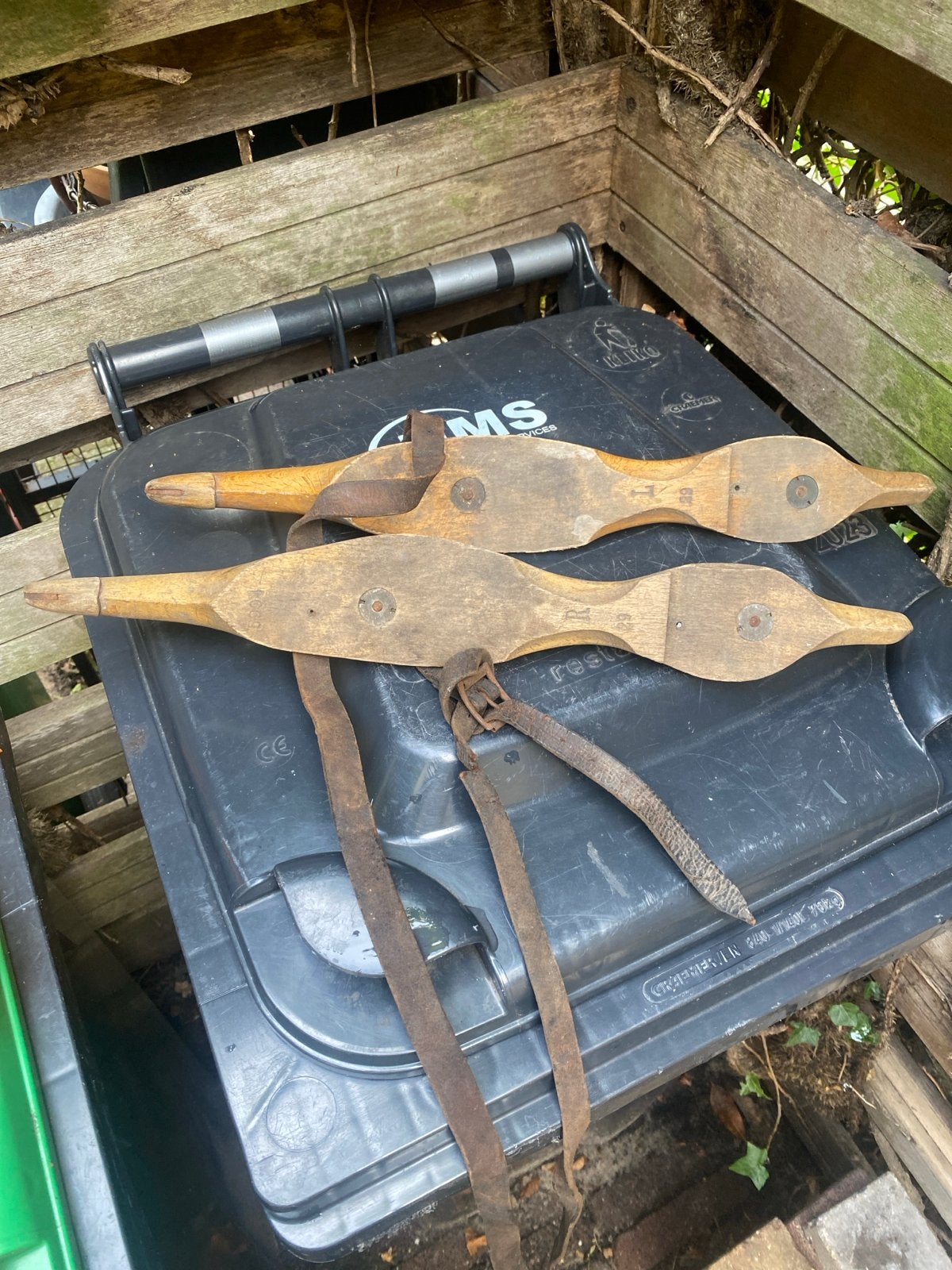 Vintage houten schaatsen met leren riemen, Antiek en Kunst, Antiek | Overige Antiek, Ophalen of Verzenden