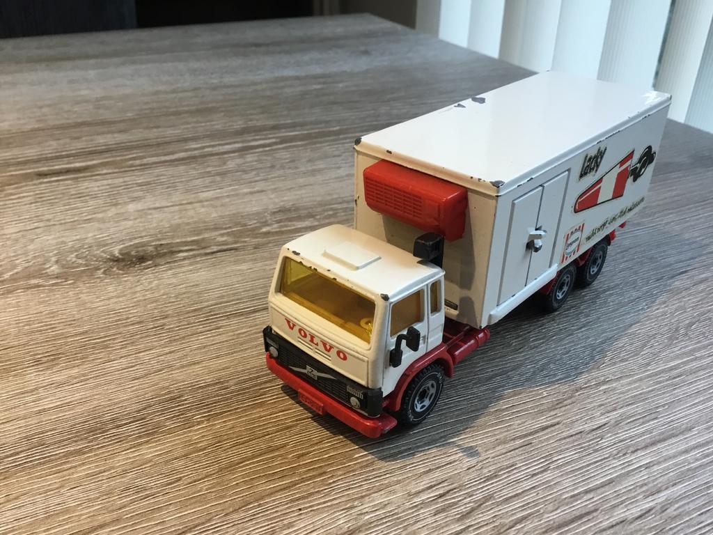 Siku Volvo F10 Turbo 6 vrachtwagen Lady Langnese Zeldzaam!, Hobby en Vrije tijd, Modelauto's | 1:50, Ophalen of Verzenden, Gebruikt
