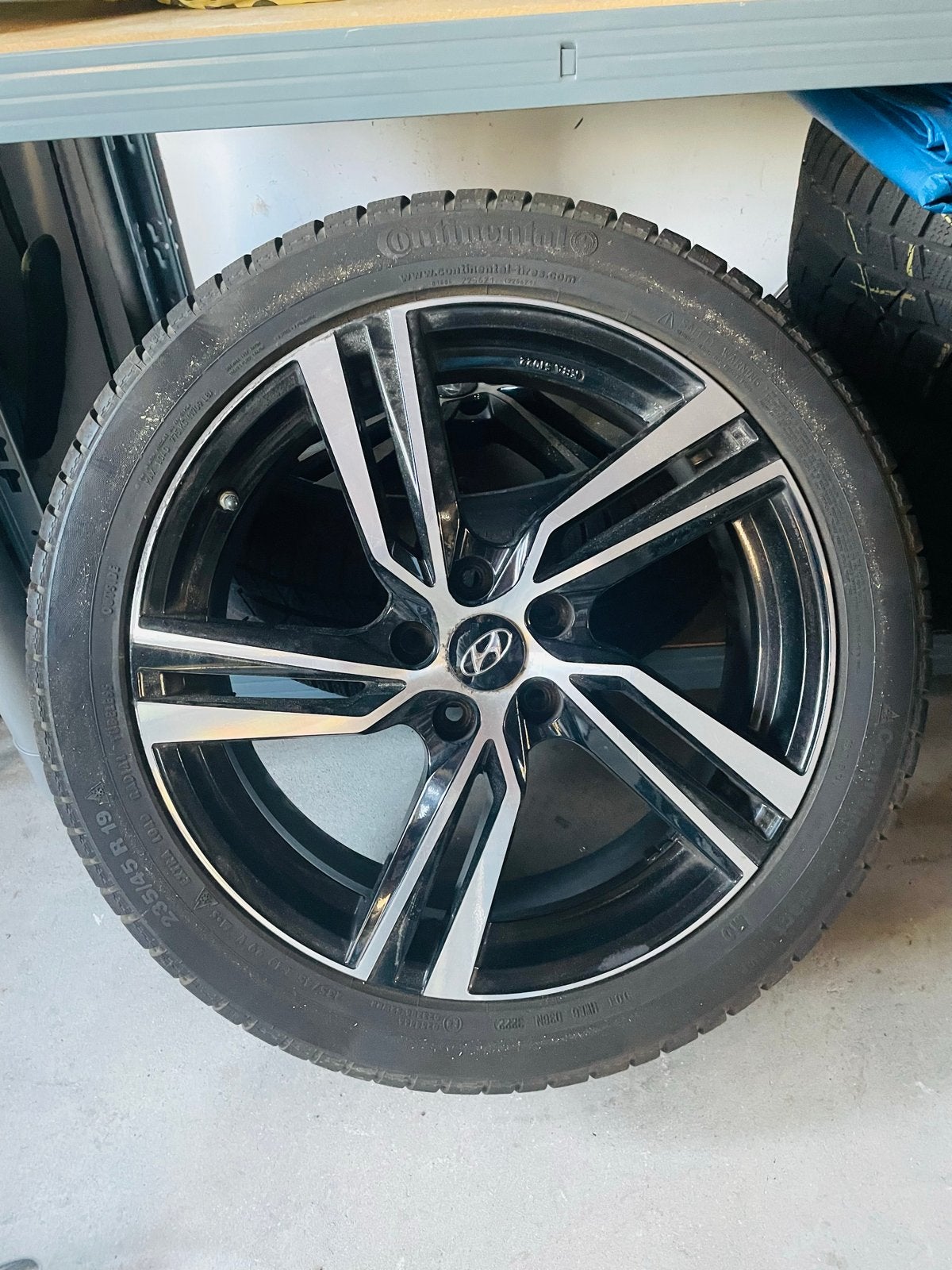 Continental Winterbanden op 19 inch Hyundai Velgen, Gebruikt, Banden en Velgen, Winterbanden, 235 mm