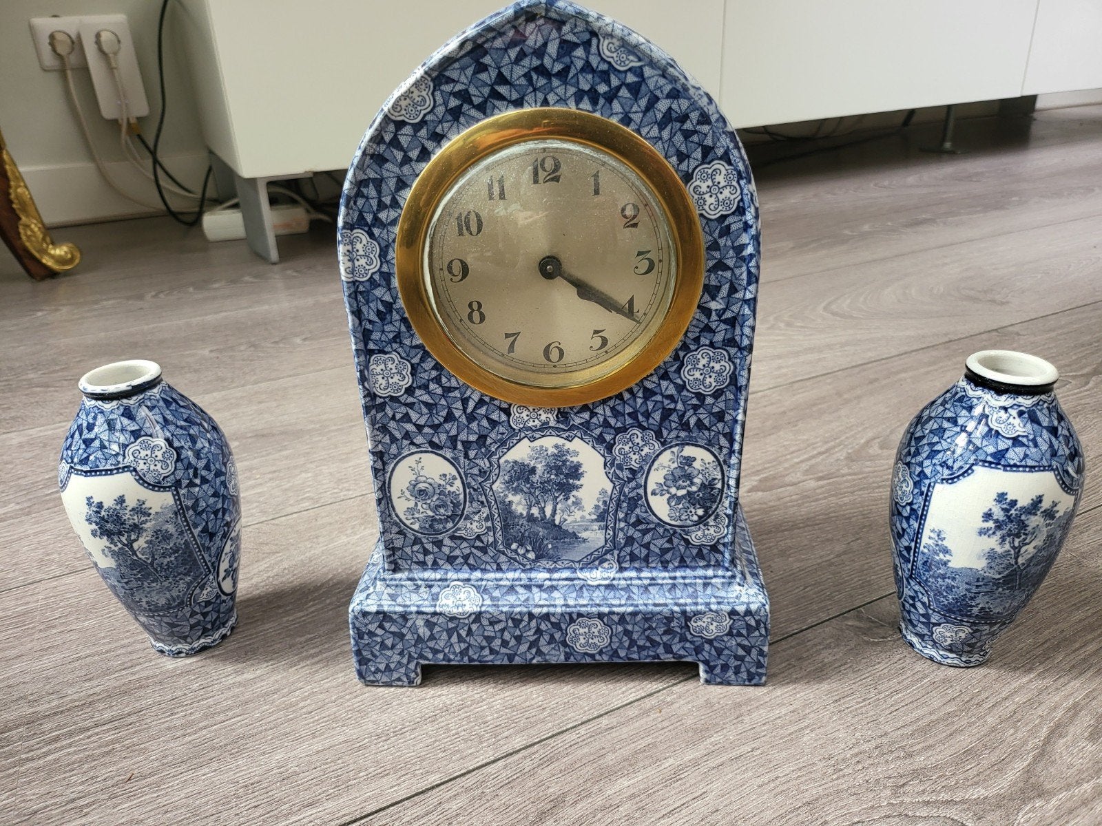 Delftsblauwe klok met 2 bijbehorende vaasjes, Antiek en Kunst, Ophalen